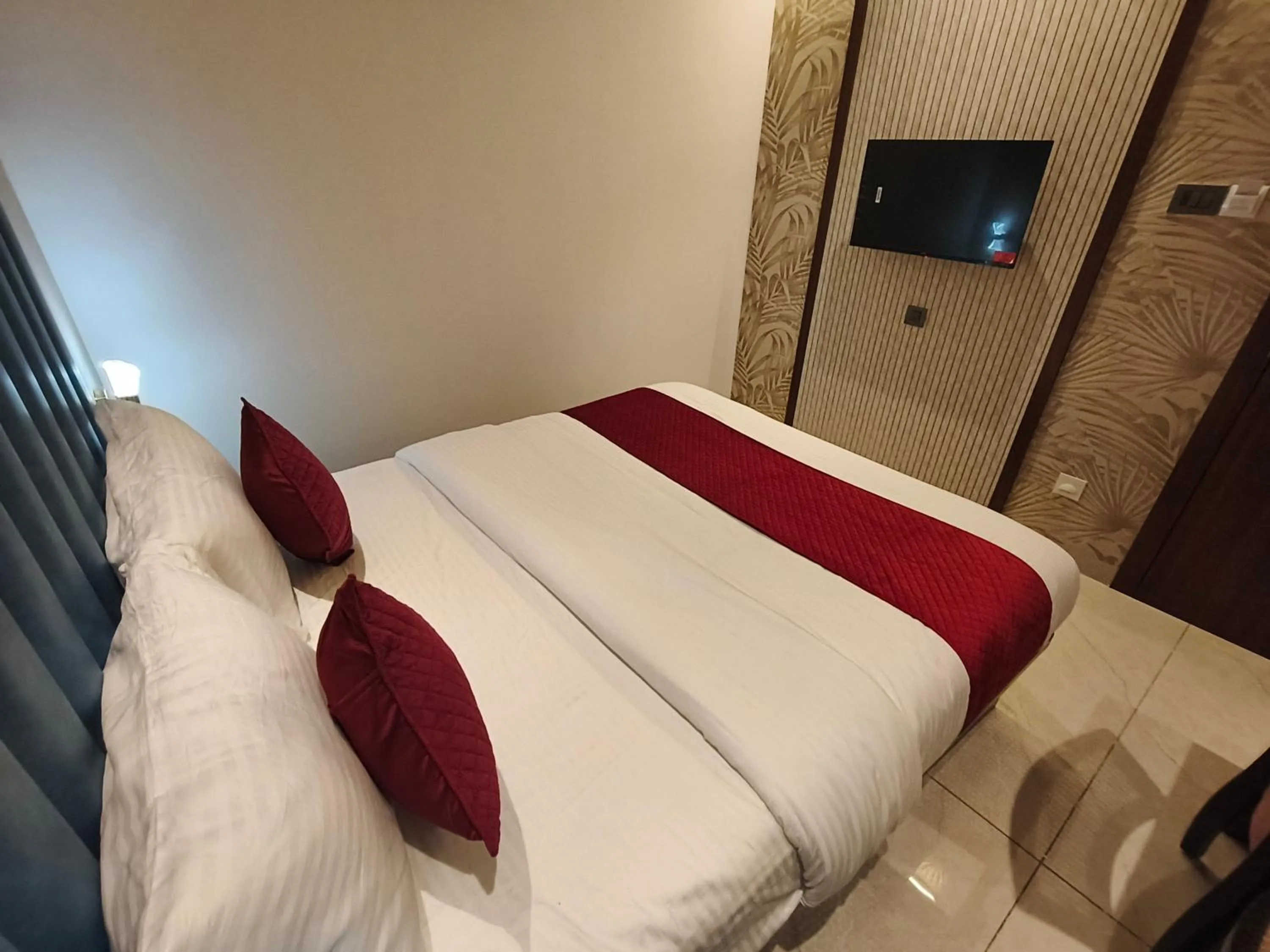 Bed in Hotel Ocean Residency Thane West