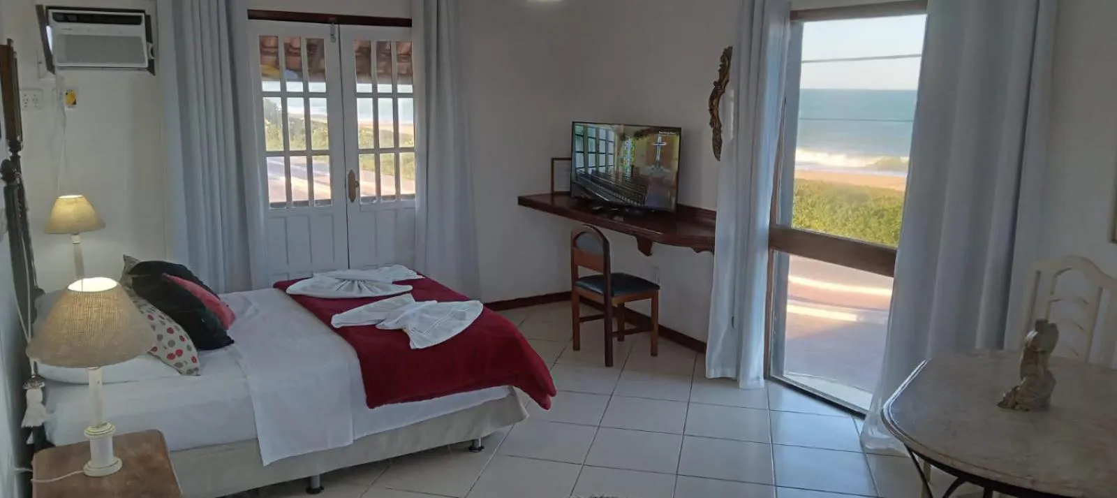 Photo of the whole room, Bed in Atlântico Hotel