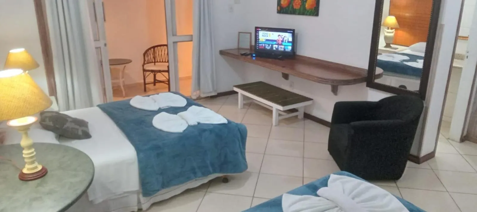 Photo of the whole room, Bed in Atlântico Hotel