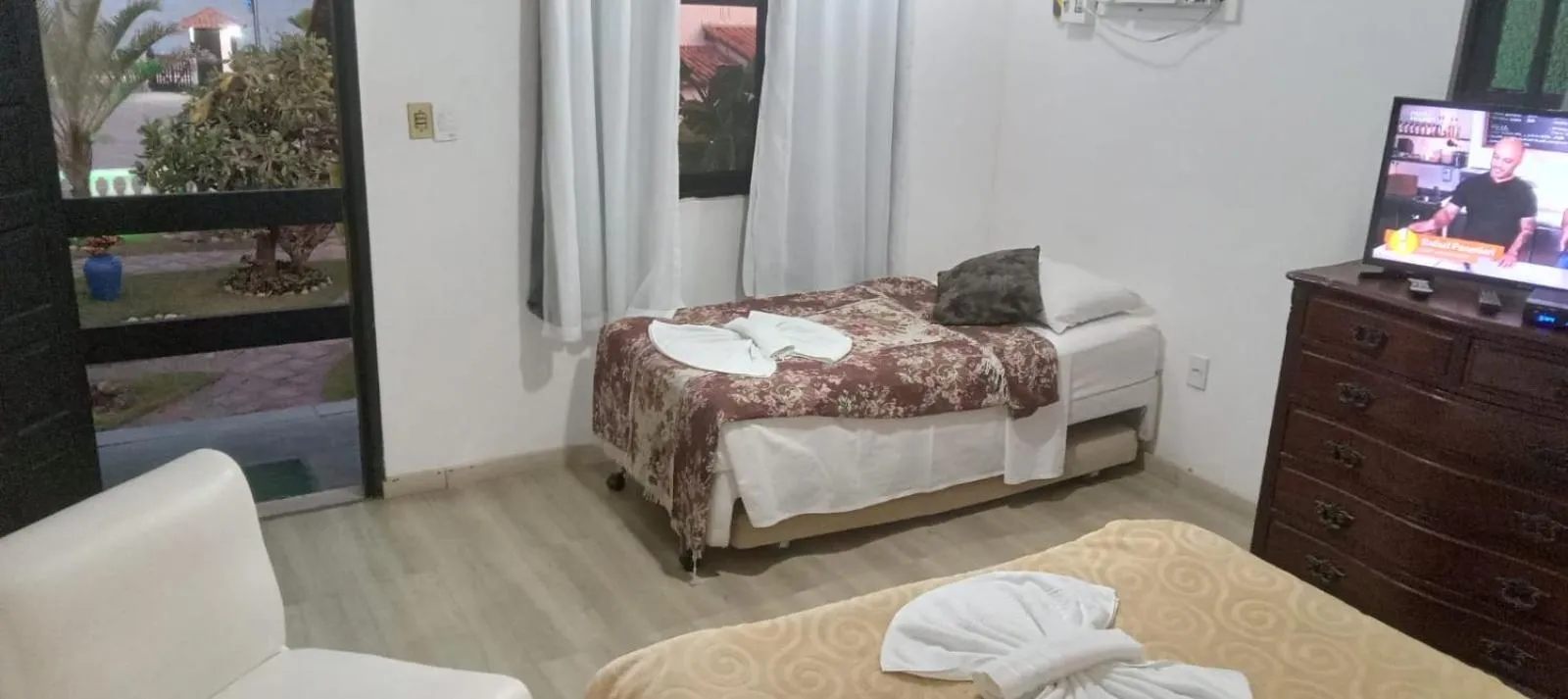 Photo of the whole room, Bed in Atlântico Hotel