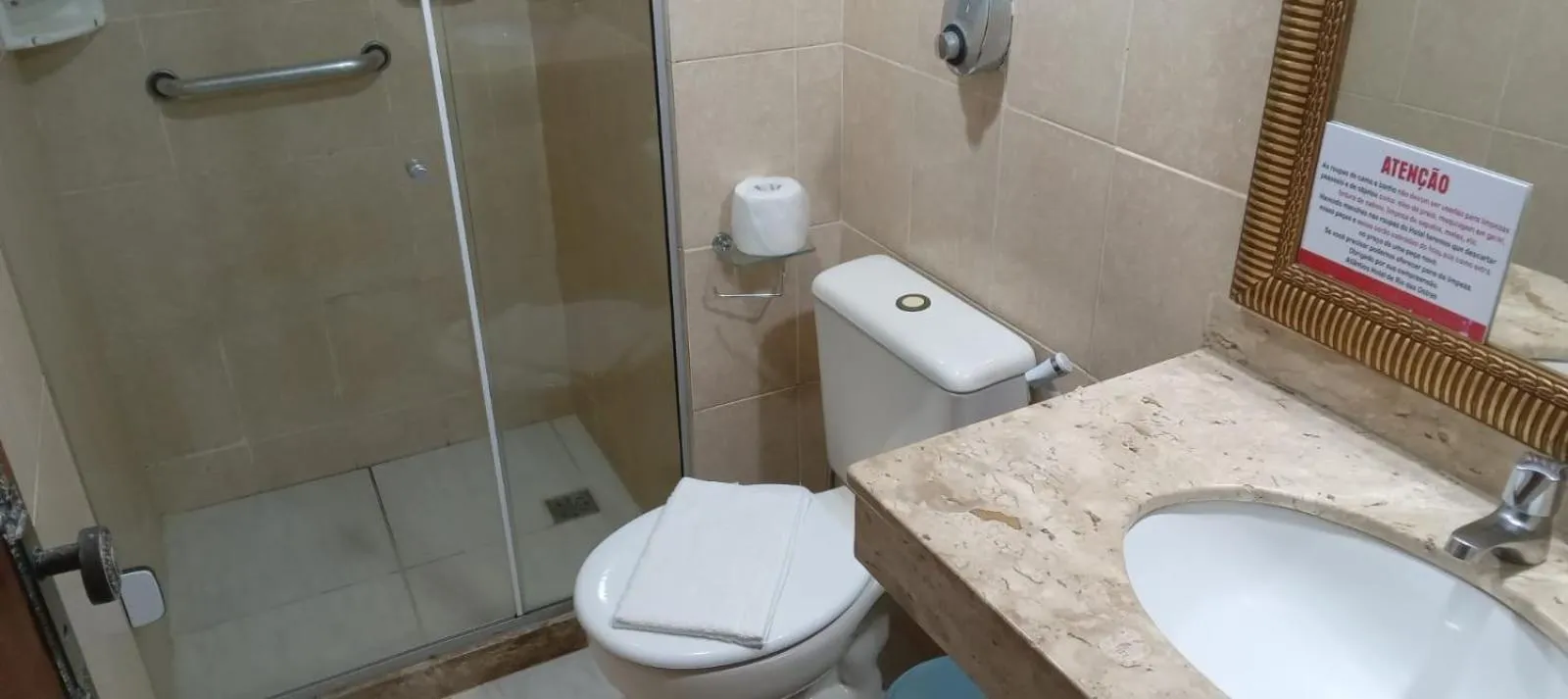 Photo of the whole room in Atlântico Hotel