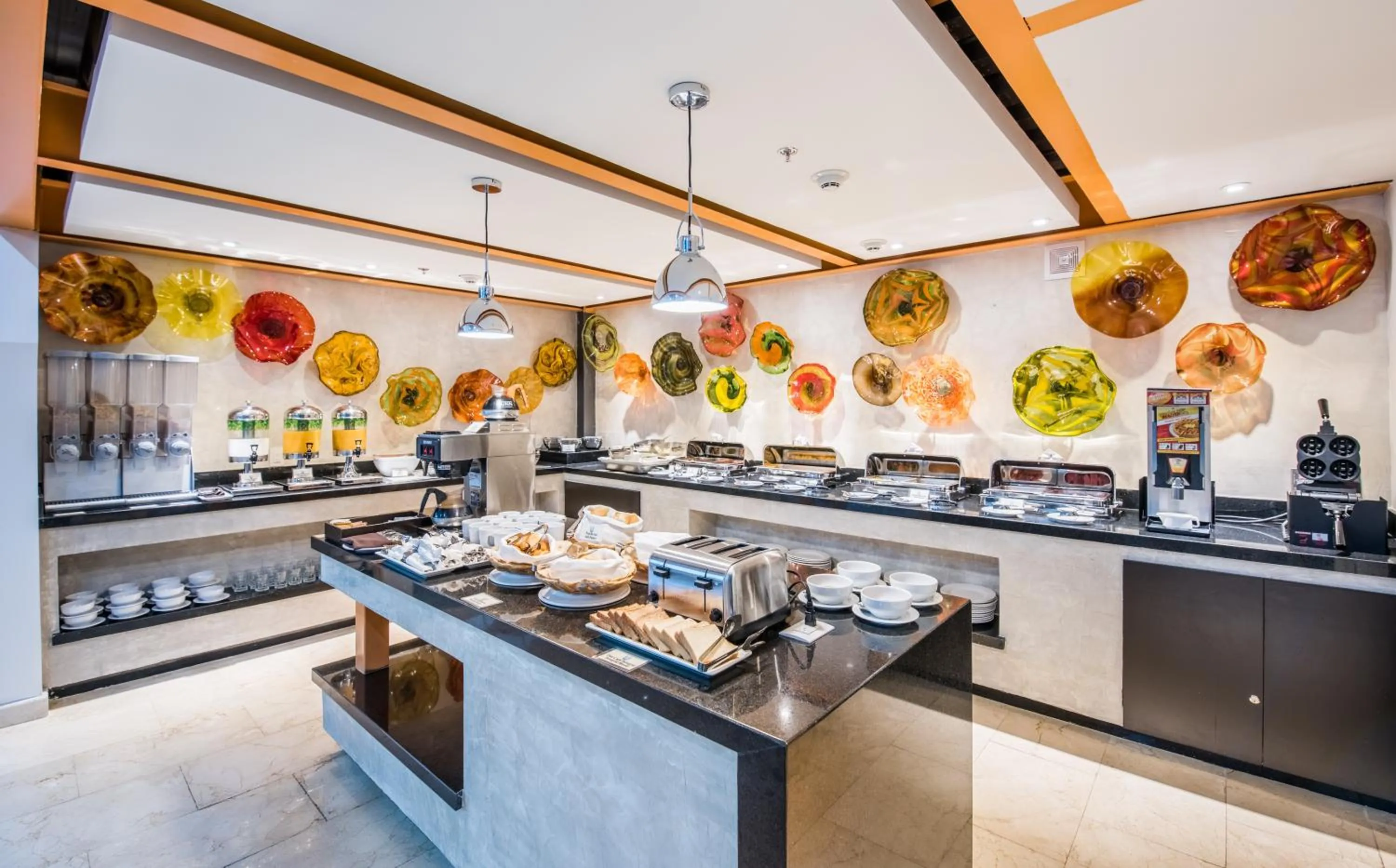 Restaurant/places to eat in Wyndham Garden Guadalajara Expo Plaza del Sol