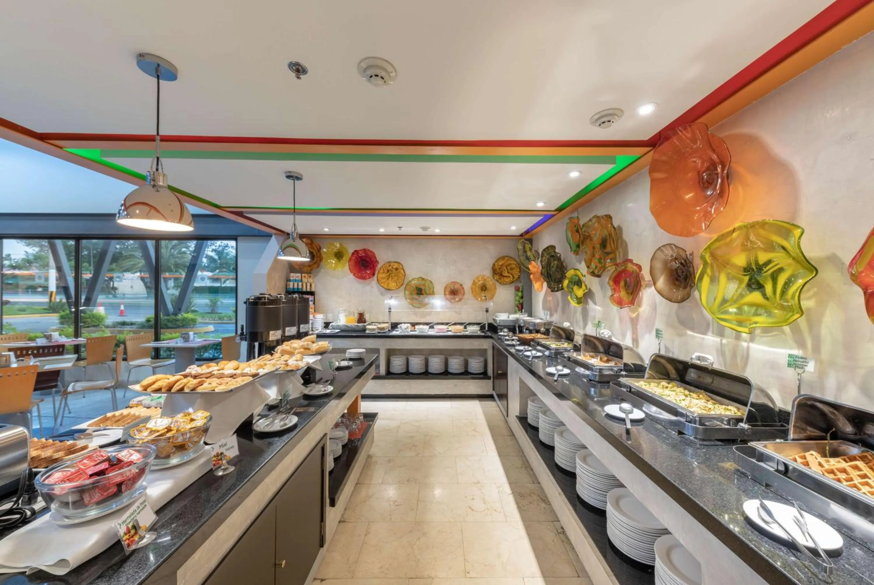 Restaurant/places to eat in Wyndham Garden Guadalajara Expo Plaza del Sol