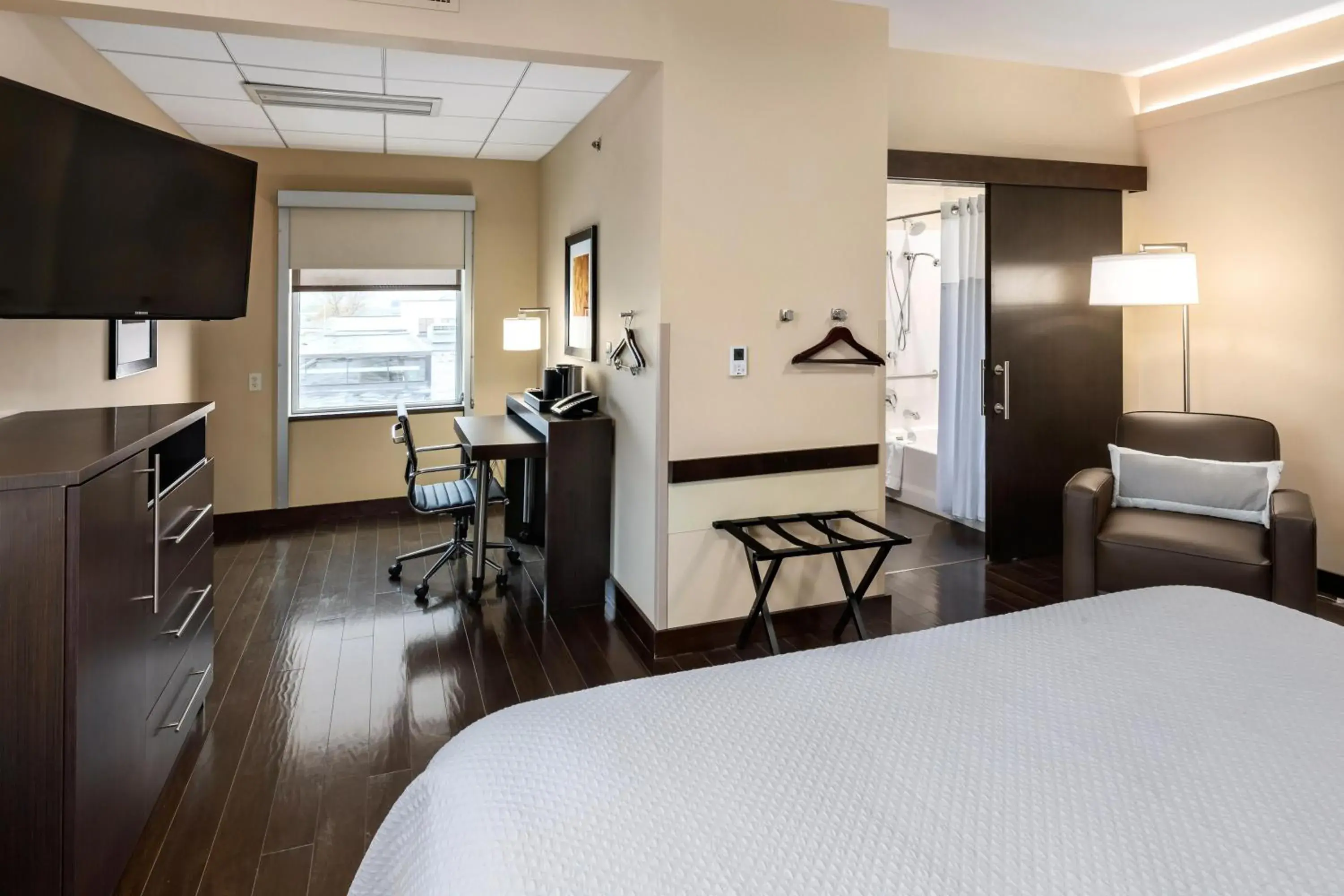 King Room - Disability Access in AeroStay King Room - Disability Access in AeroStay