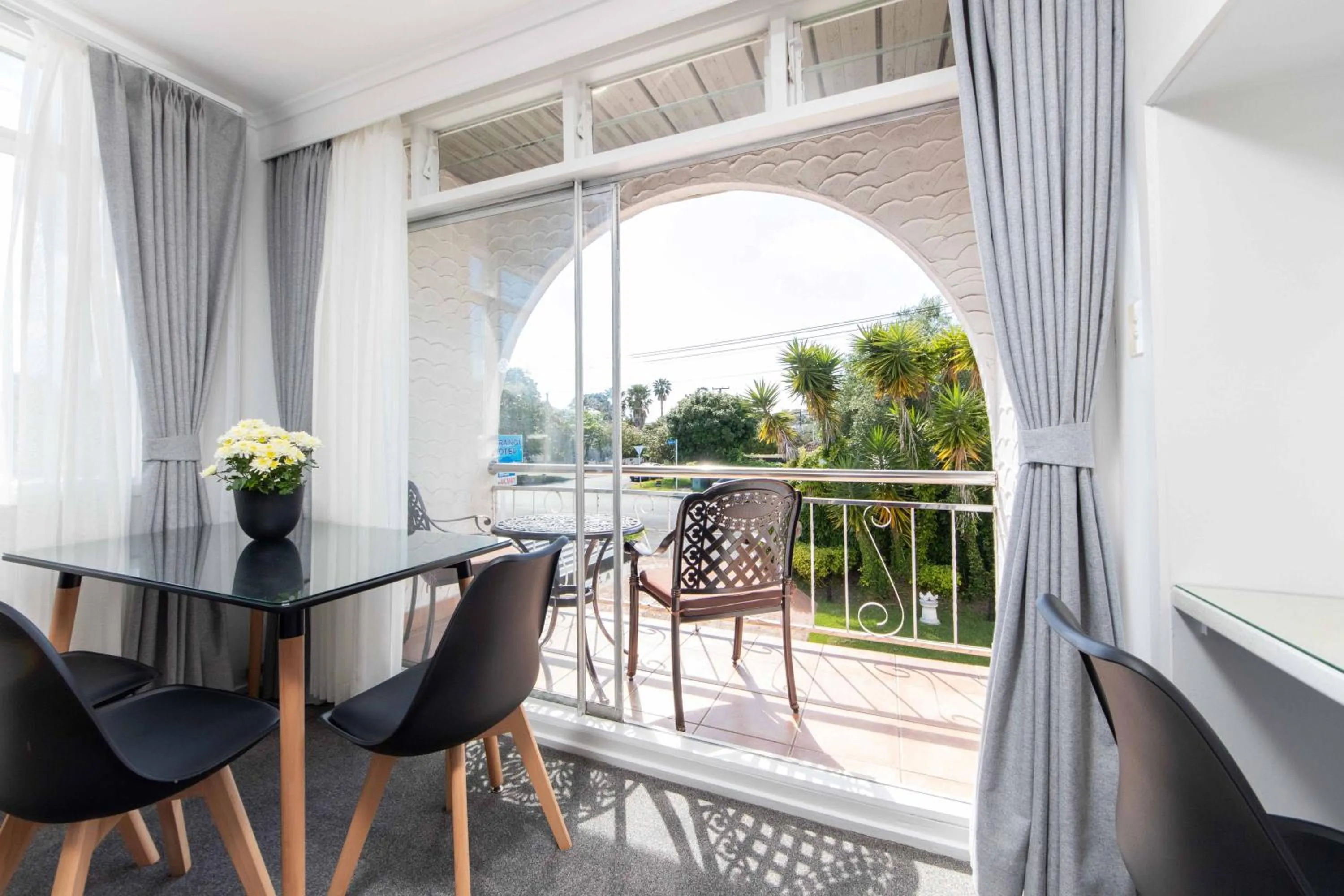Balcony/Terrace in Aarangi Motel