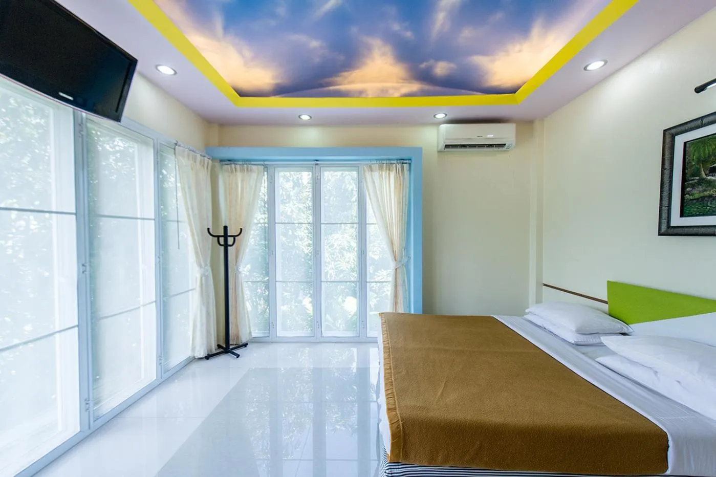 Bed in Poomvarin Resort