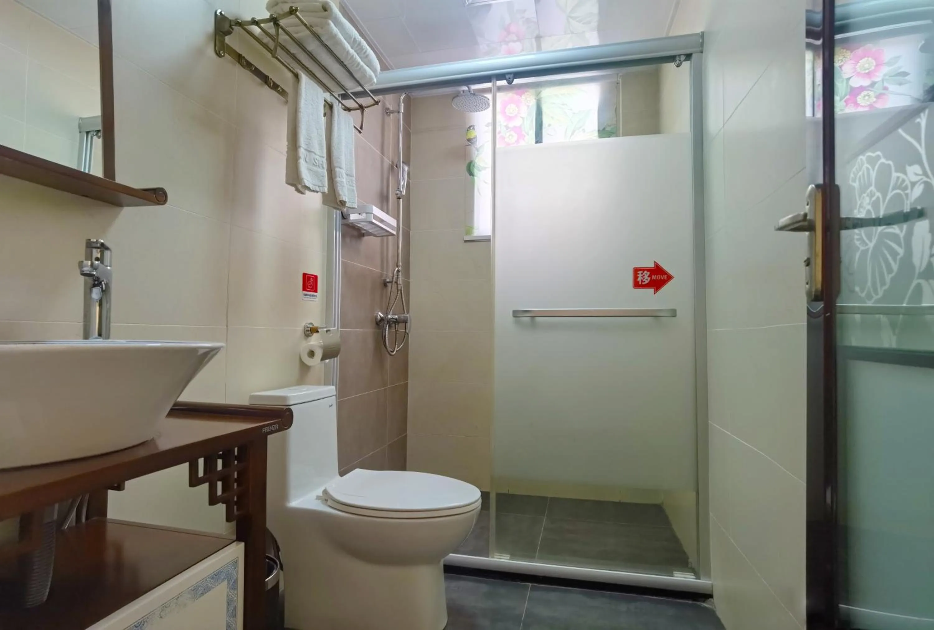 Toilet in Junshe Boutique Guest House-Complementary pick up servie for a 3-night stay in a deluxe room