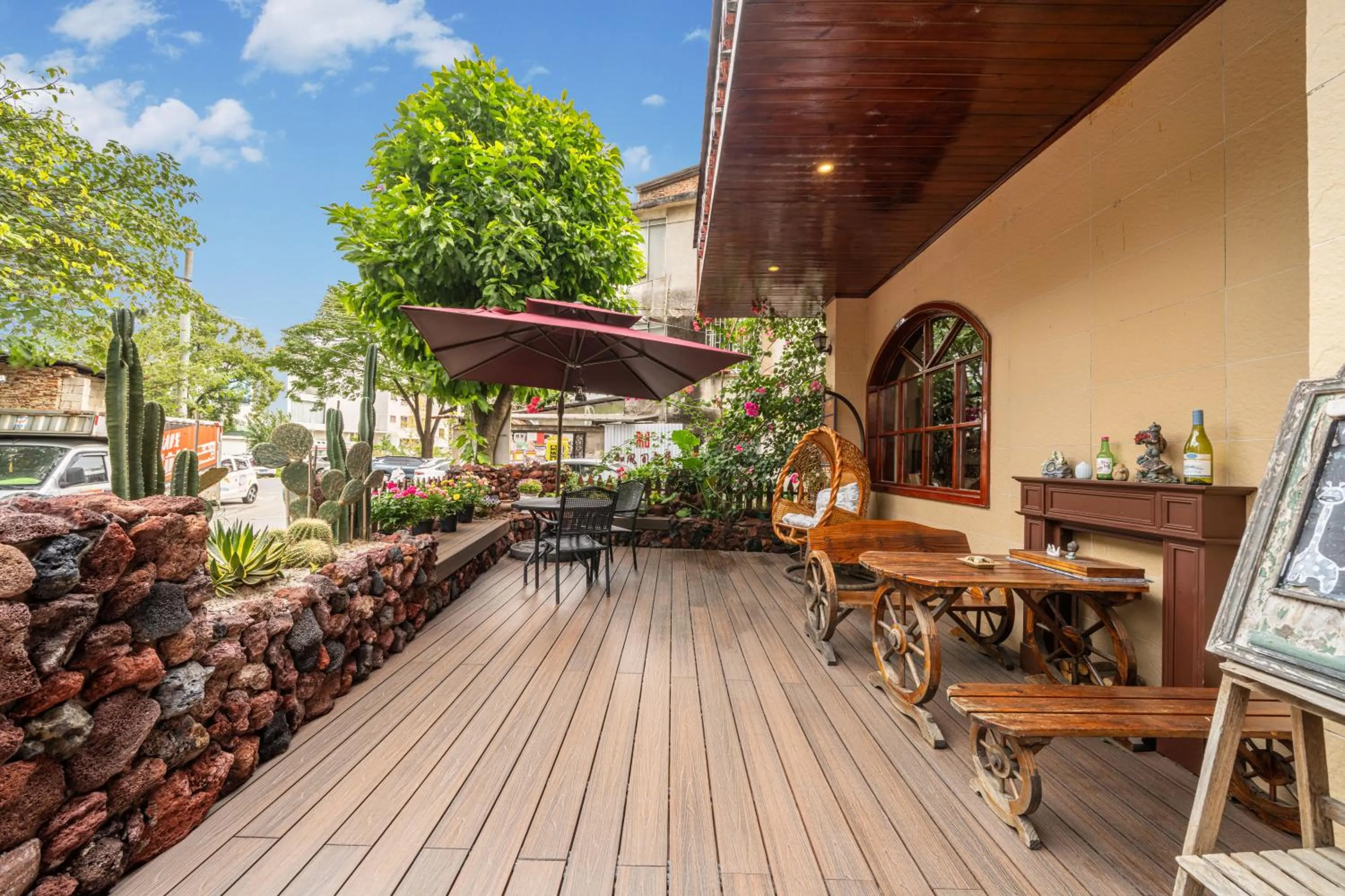 Coffee/tea facilities in Junshe Boutique Guest House-Complementary pick up servie for a 3-night stay in a deluxe room