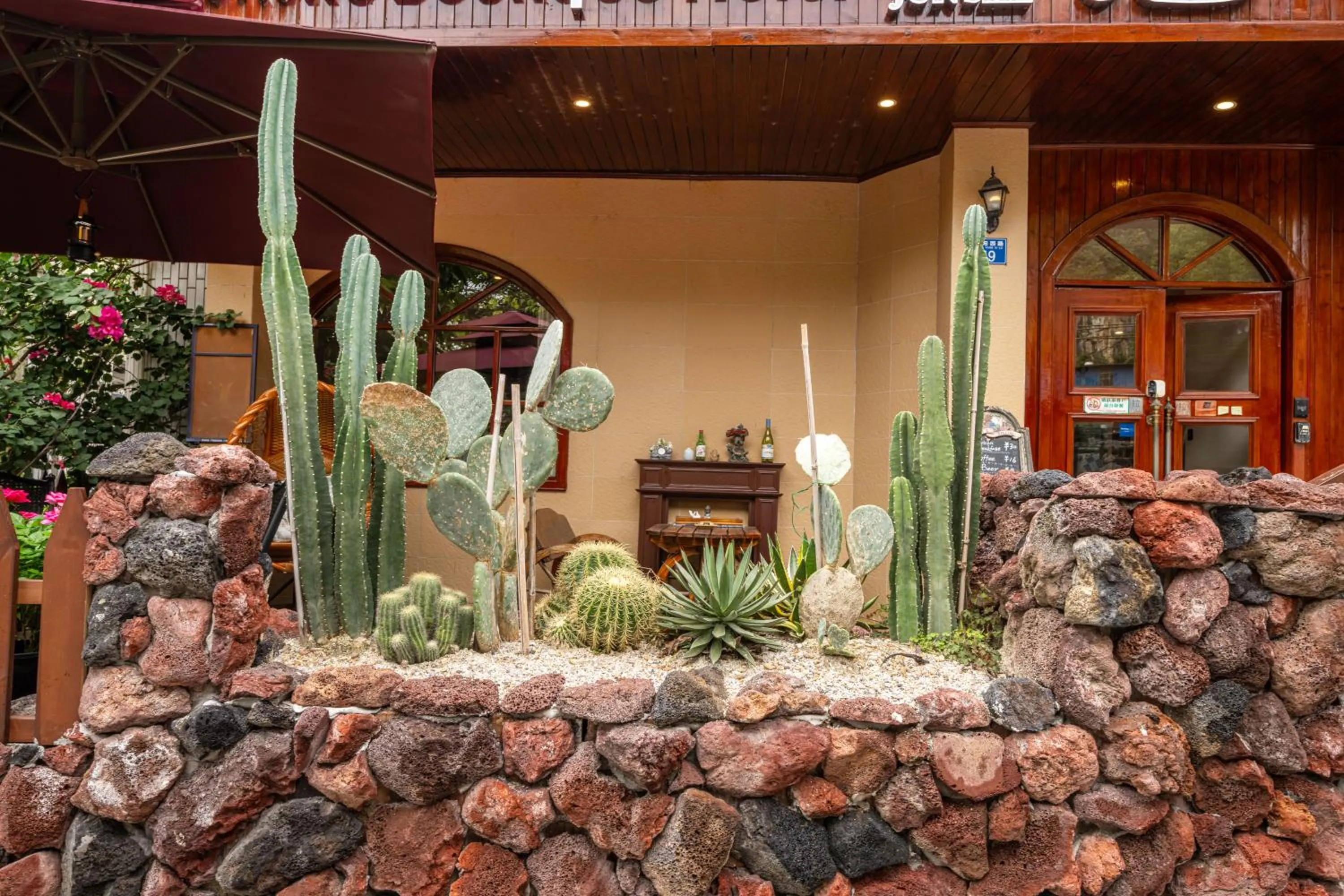 Inner courtyard view in Junshe Boutique Guest House-Complementary pick up servie for a 3-night stay in a deluxe room