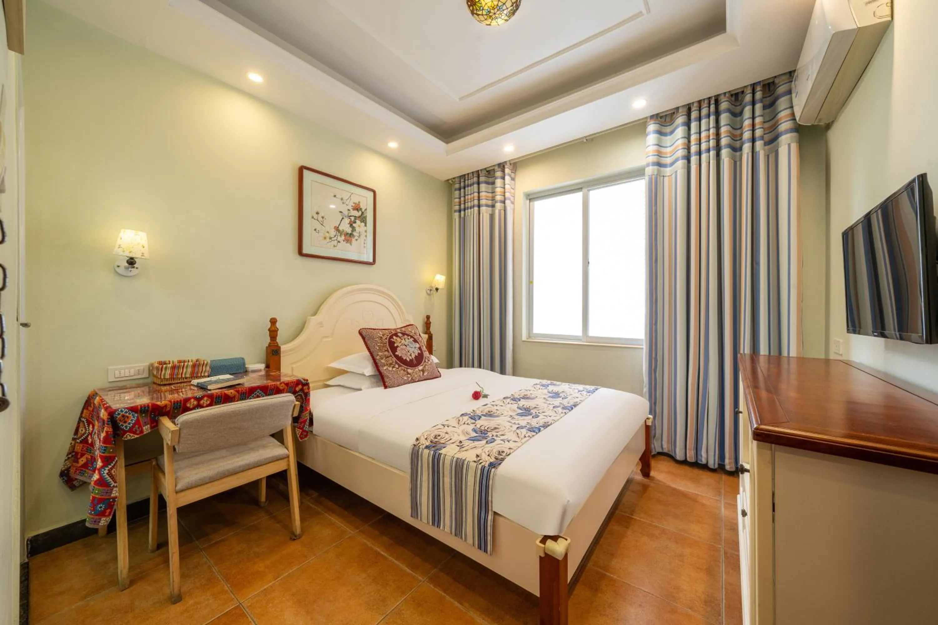 Photo of the whole room, Bed in Junshe Boutique Guest House-Complementary pick up servie for a 3-night stay in a deluxe room