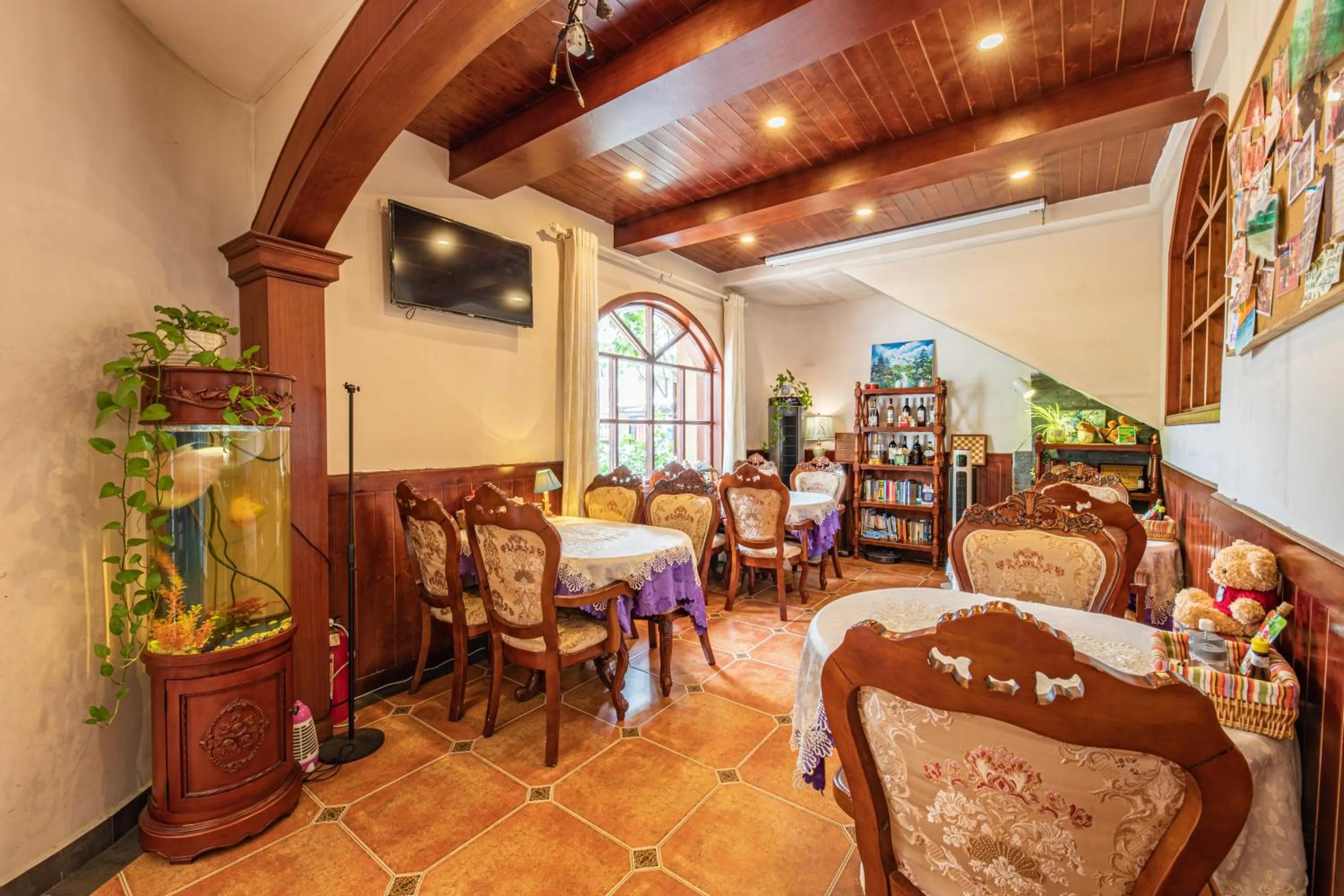 Restaurant/places to eat in Junshe Boutique Guest House-Complementary pick up servie for a 3-night stay in a deluxe room