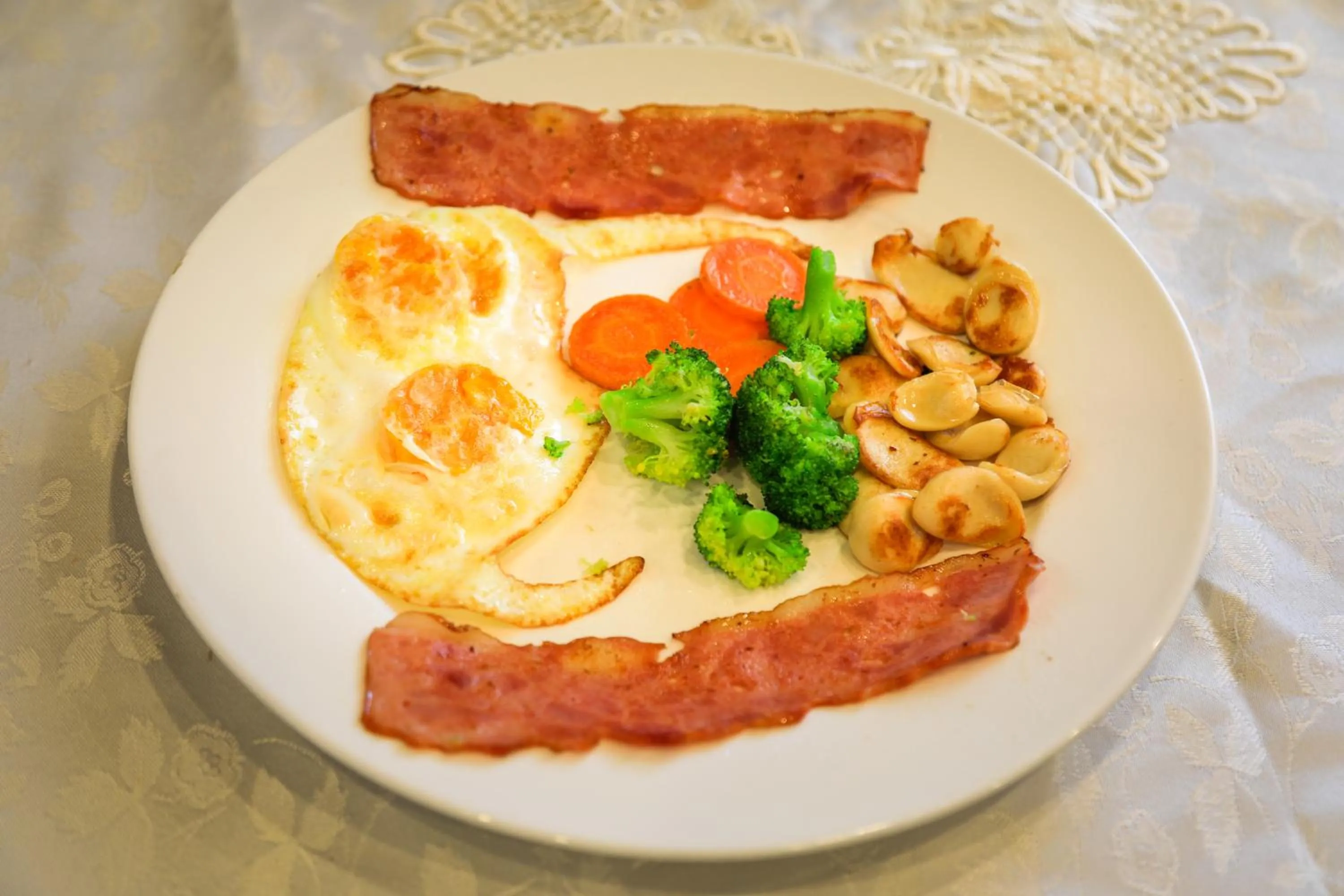 American breakfast in Junshe Boutique Guest House-Complementary pick up servie for a 3-night stay in a deluxe room