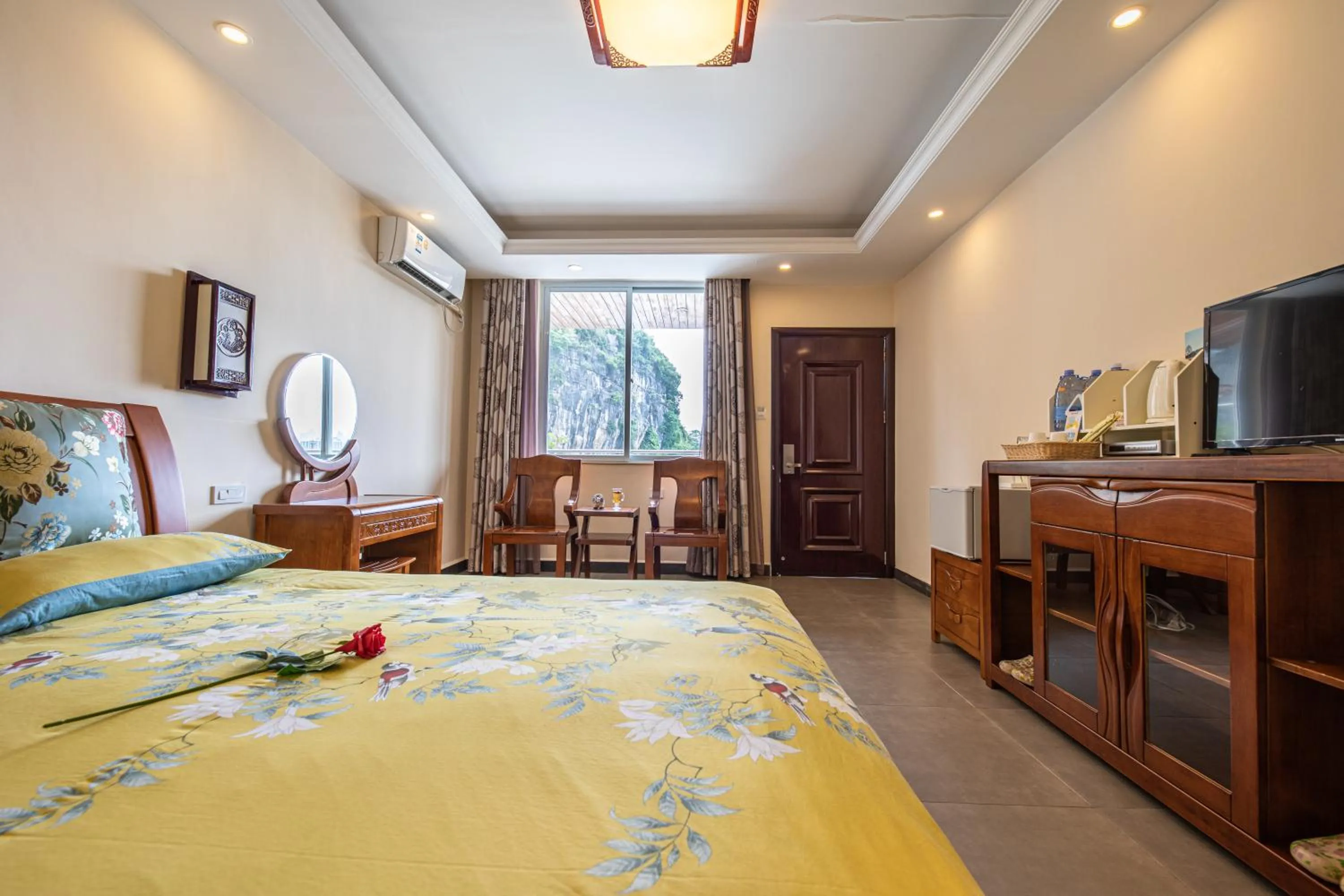 Photo of the whole room, Bed in Junshe Boutique Guest House-Complementary pick up servie for a 3-night stay in a deluxe room