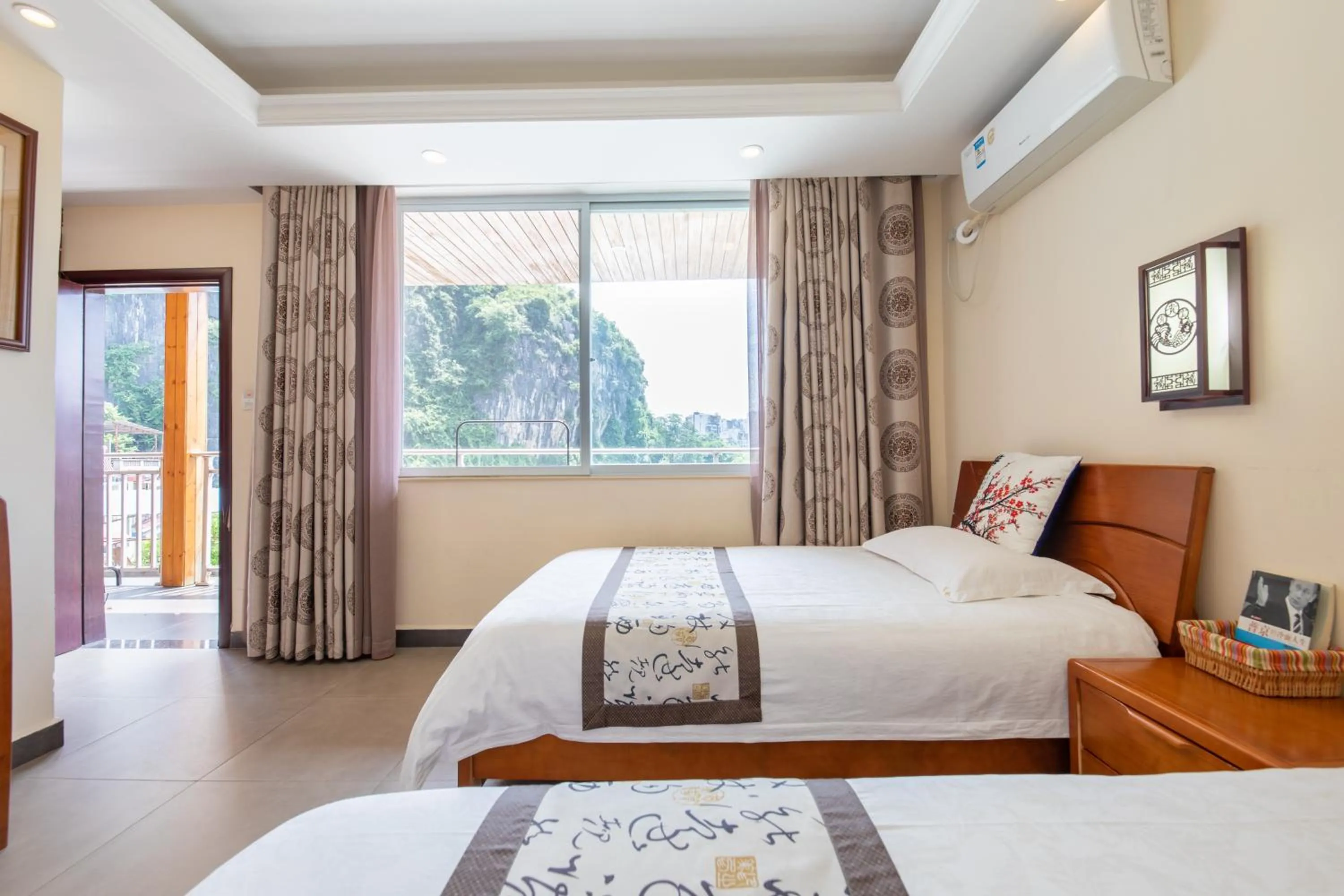 Mountain view, Bed in Junshe Boutique Guest House-Complementary pick up servie for a 3-night stay in a deluxe room