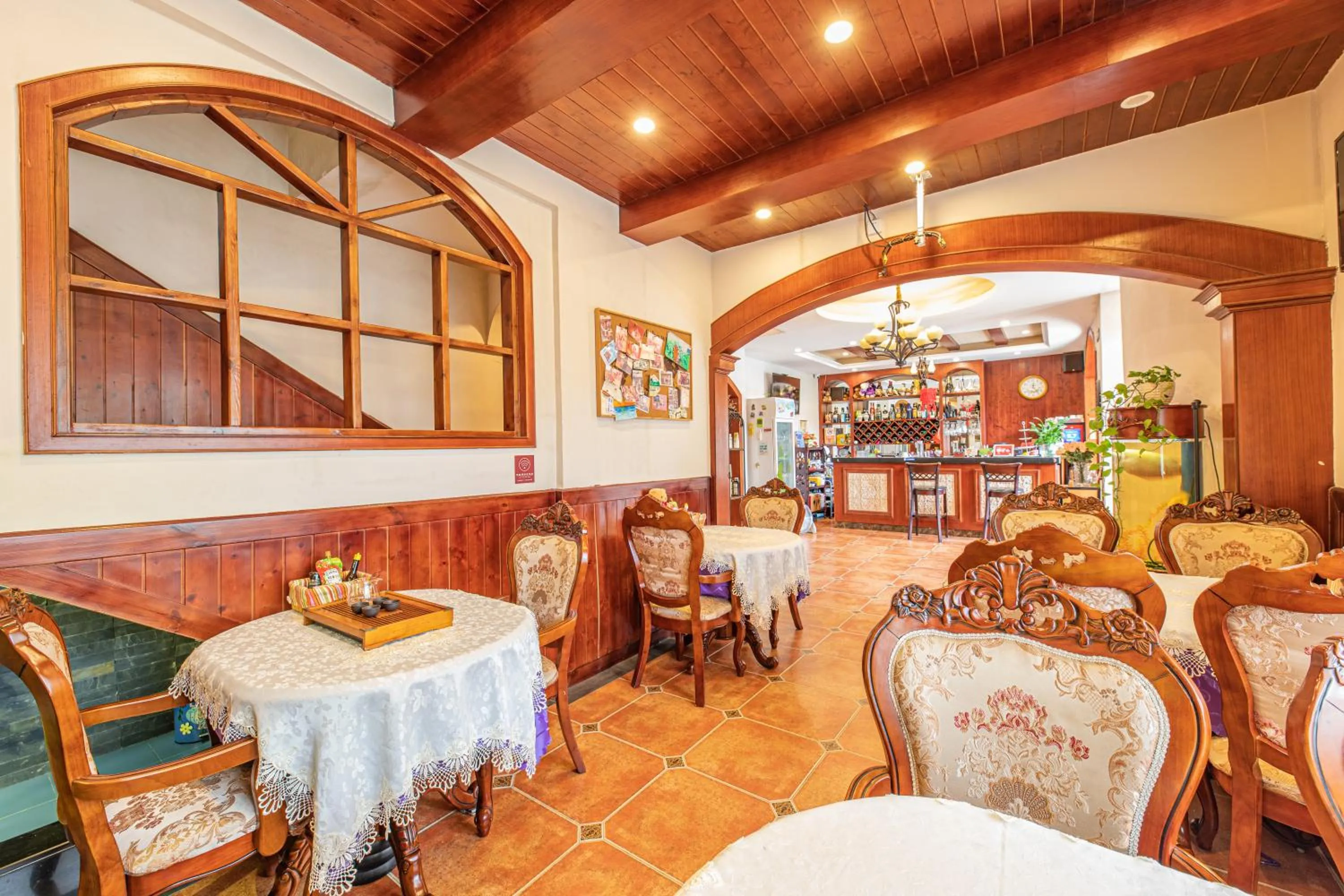 Restaurant/places to eat in Junshe Boutique Guest House-Complementary pick up servie for a 3-night stay in a deluxe room