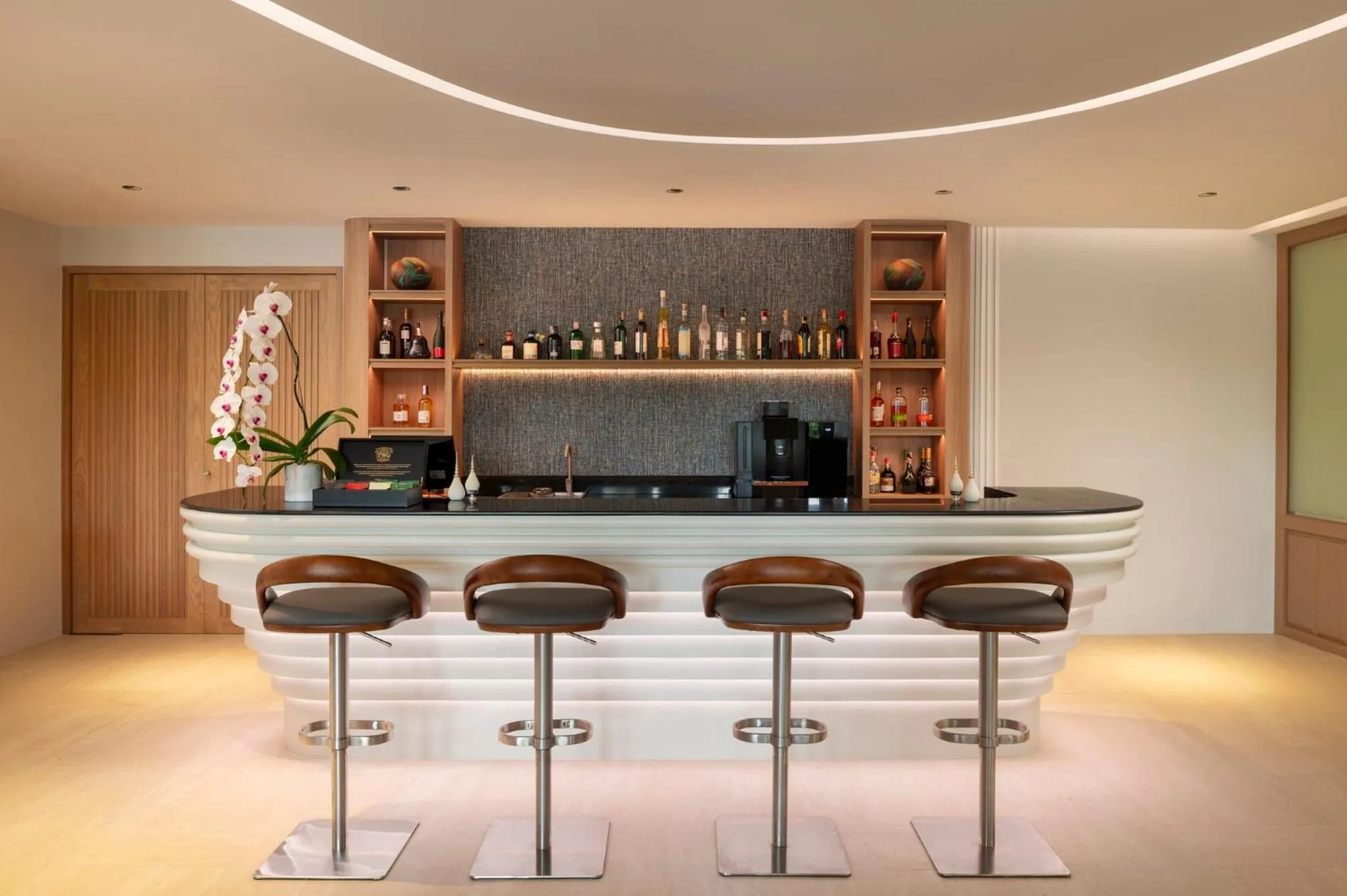 Restaurant/places to eat in Amari Bangsaen