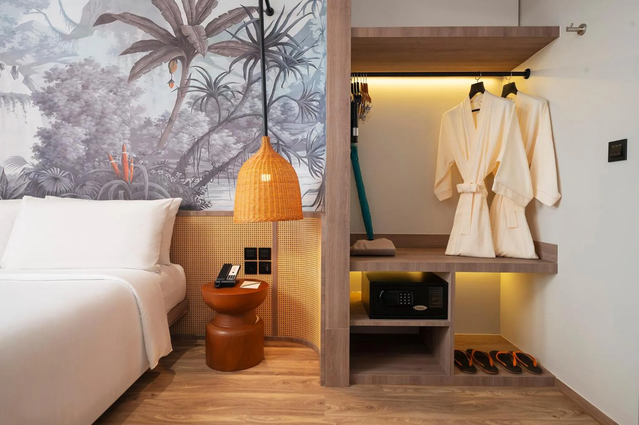 room service, Bed in Amari Bangsaen Formerly The Tide Resort Bangsaen