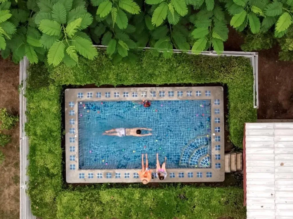 Swimming pool in Bangsaen Heritage Hotel