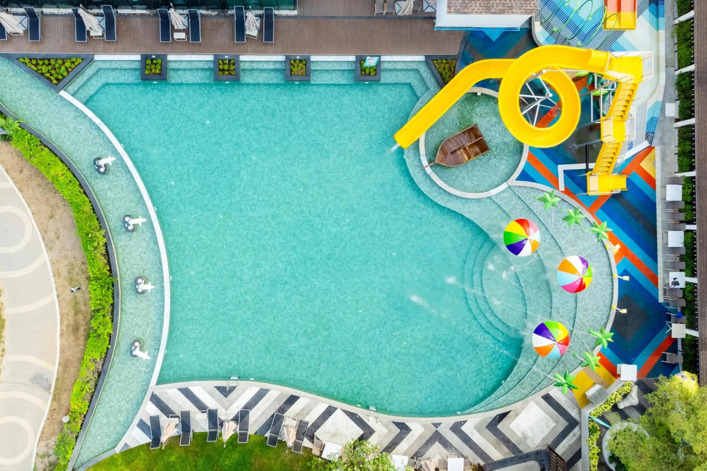 Pool view in Bangsaen Heritage Hotel