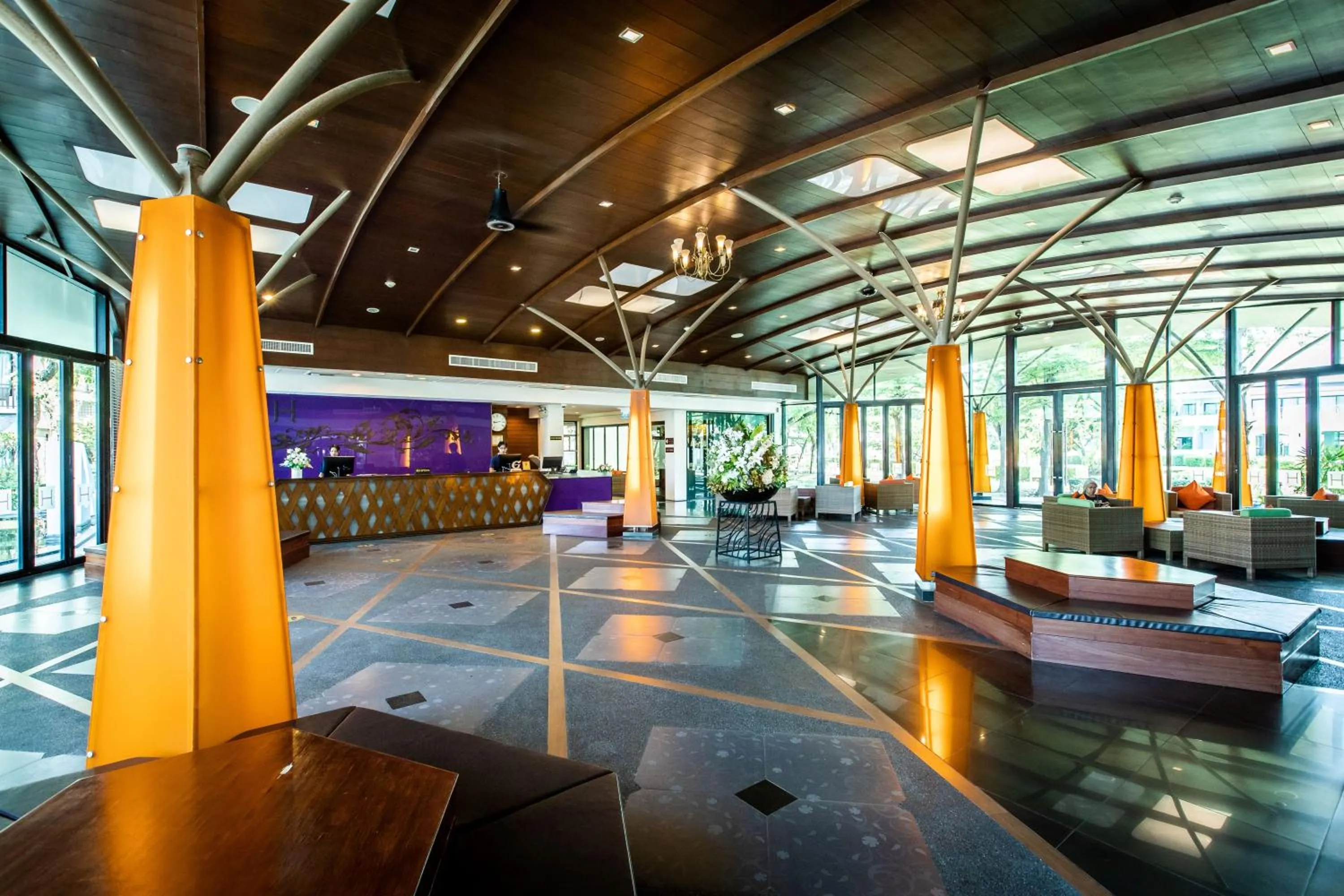 Lobby or reception in Bangsaen Heritage Hotel
