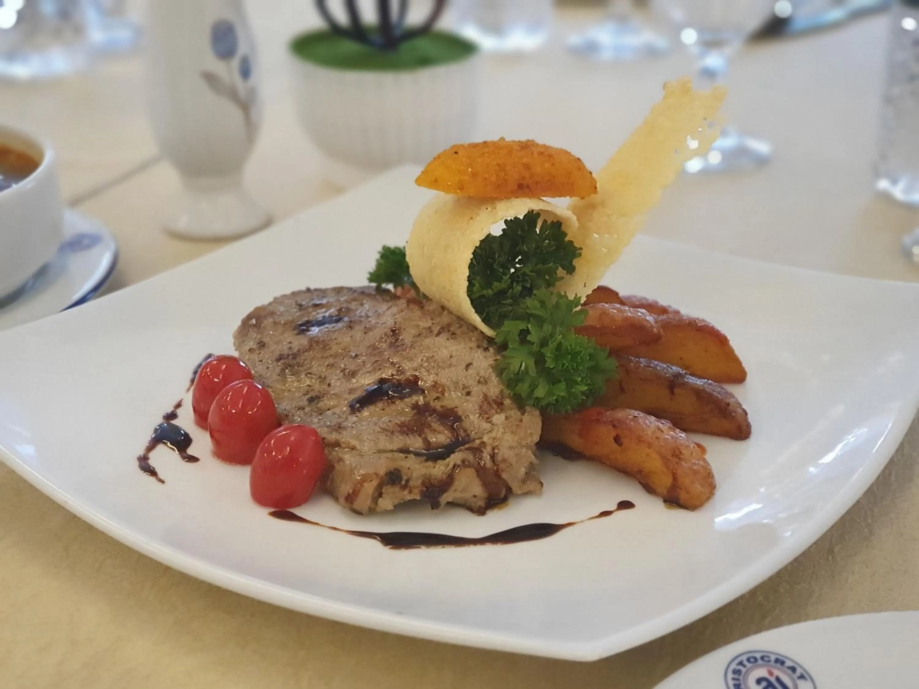 Food in Aristocrat Inn - Lake Park & USA club