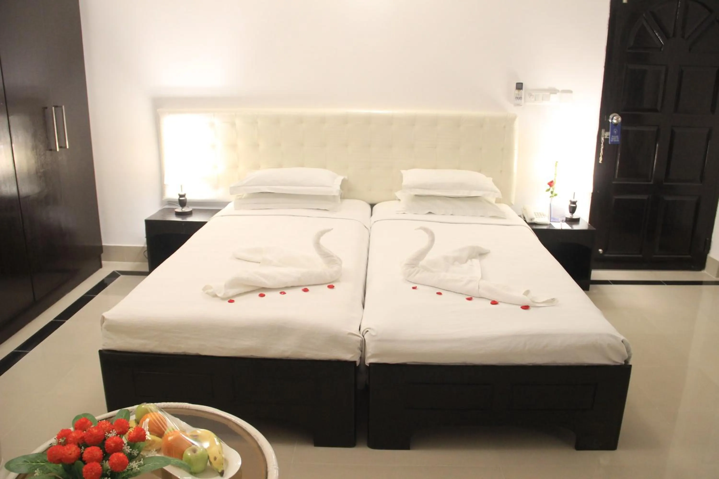 Bedroom, Bed in Aristocrat Inn - Lake Park & USA club