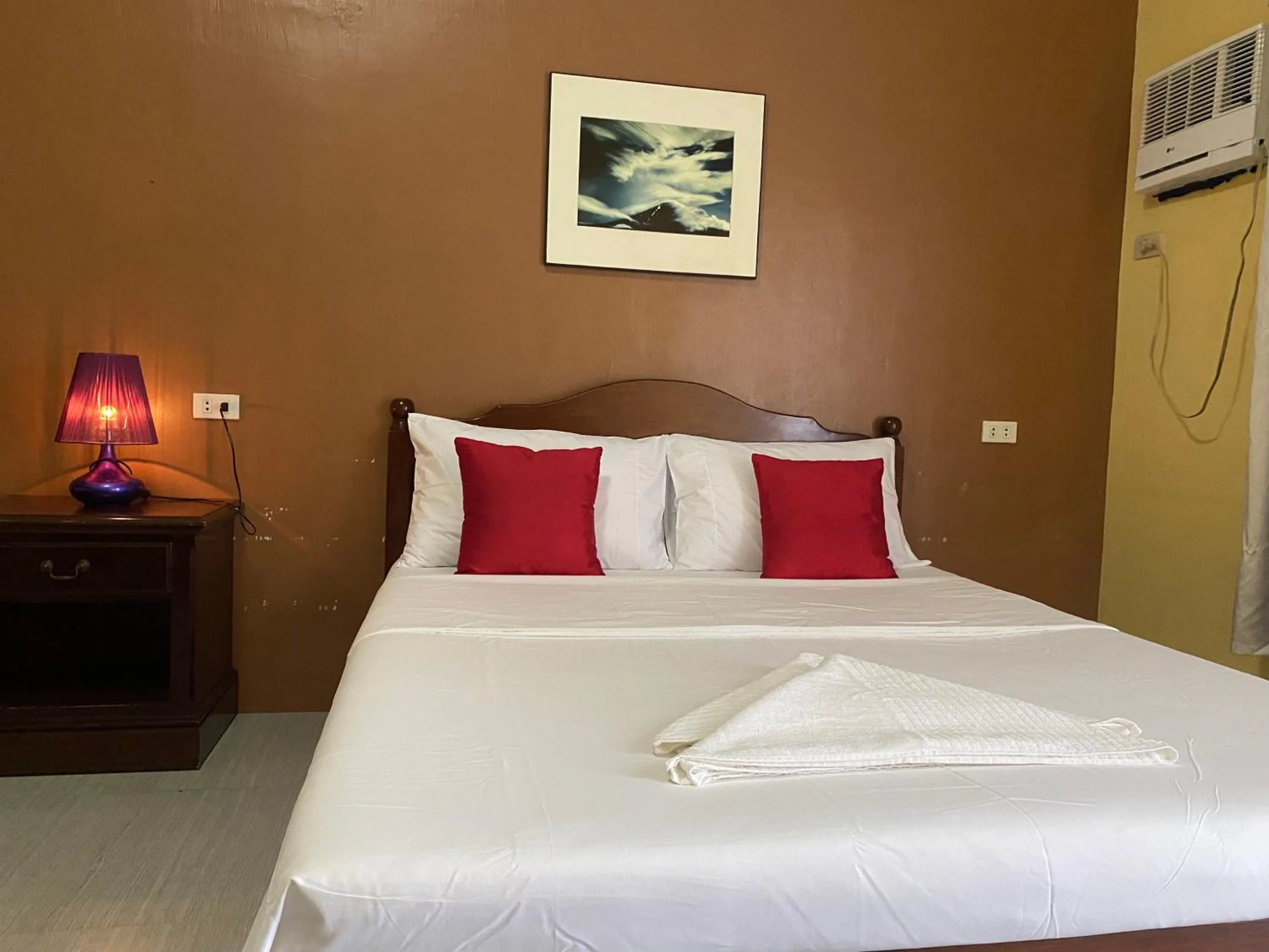 Bed in Mount Pinatubo Base Camp at CASA HERMOGINA