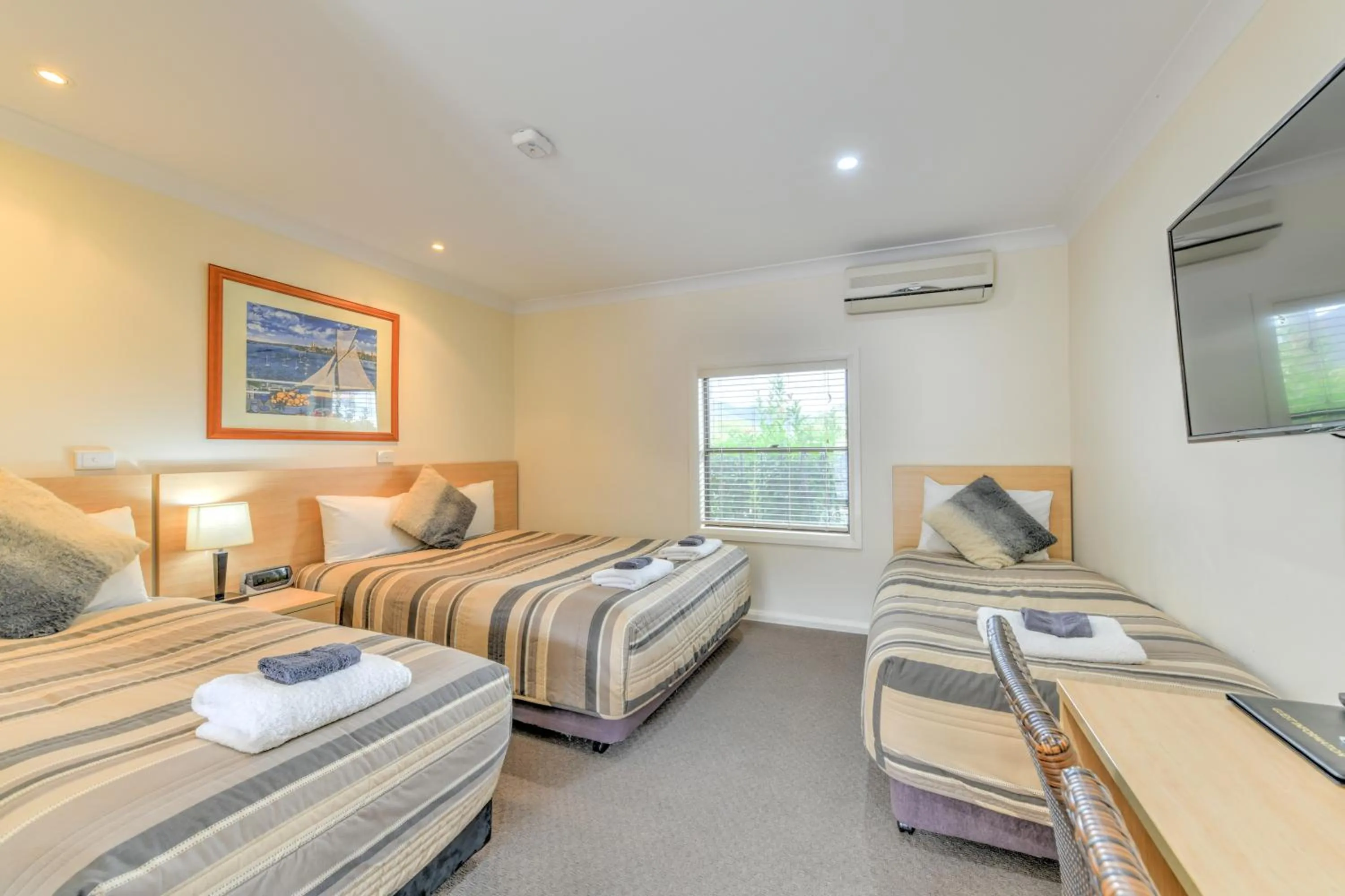 Family, Bed in Motel Grande