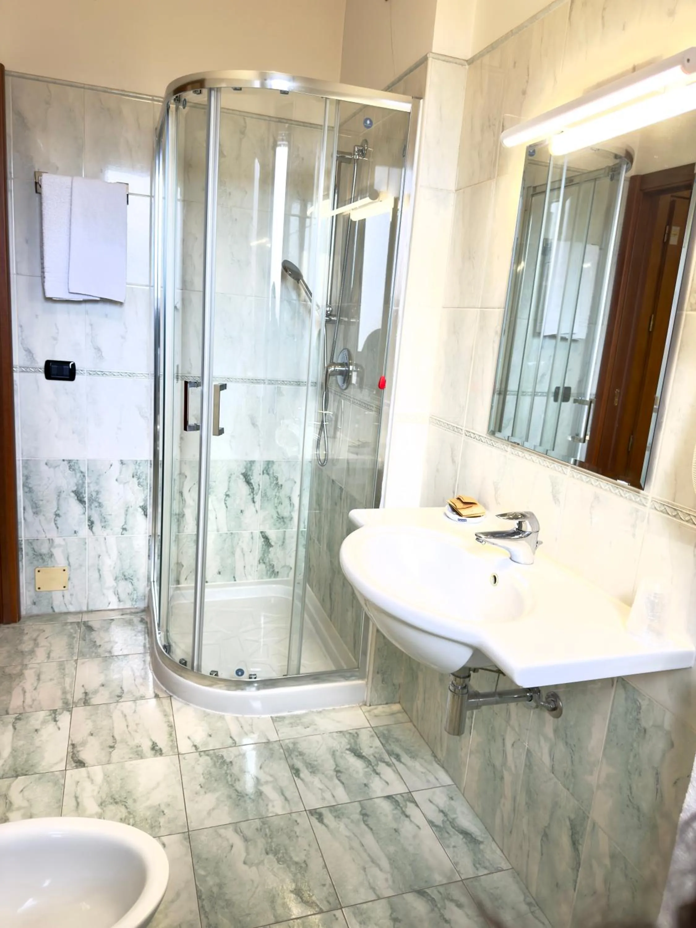 Shower in Hotel Molise 2