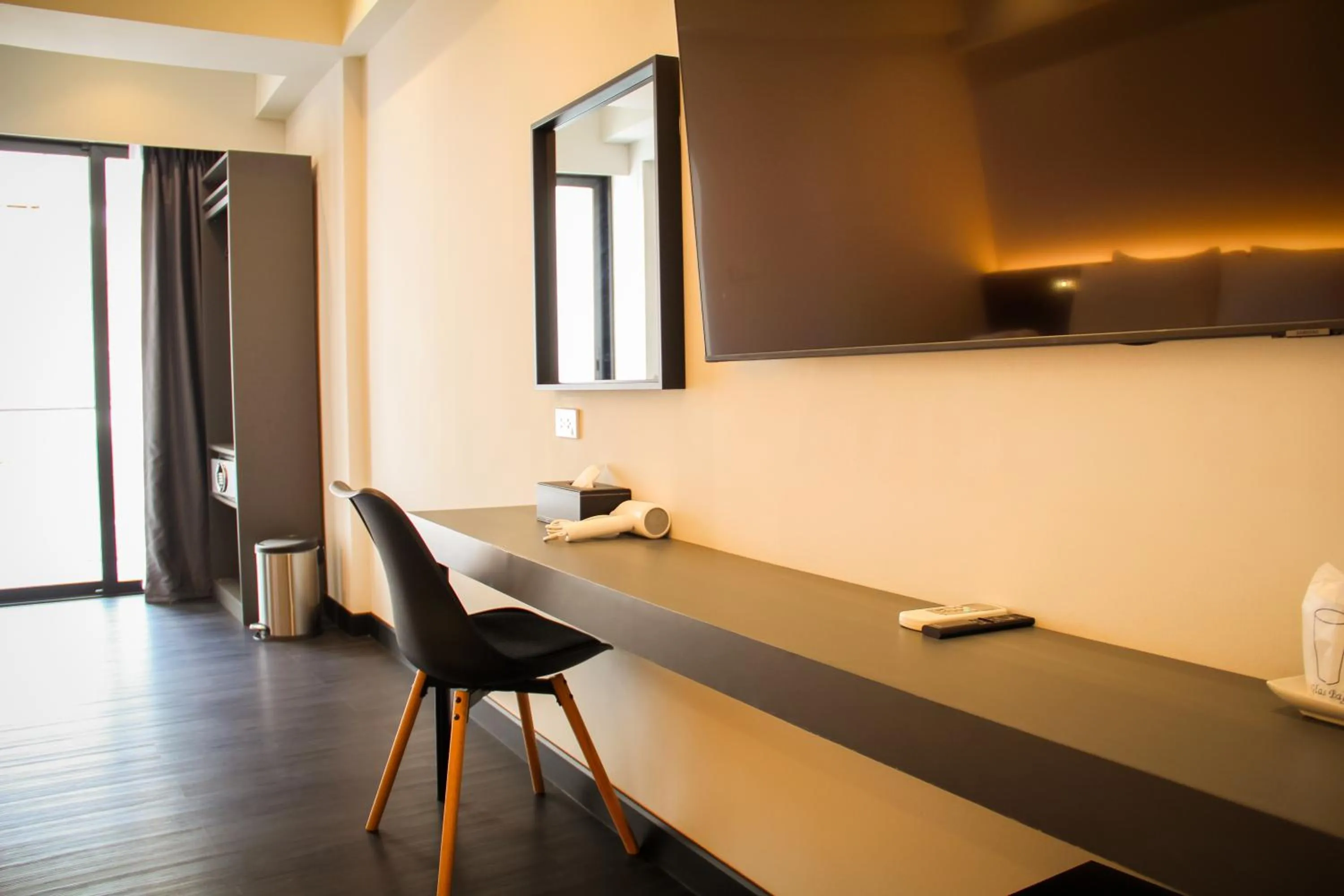 Bedroom in iThaphae Hotel