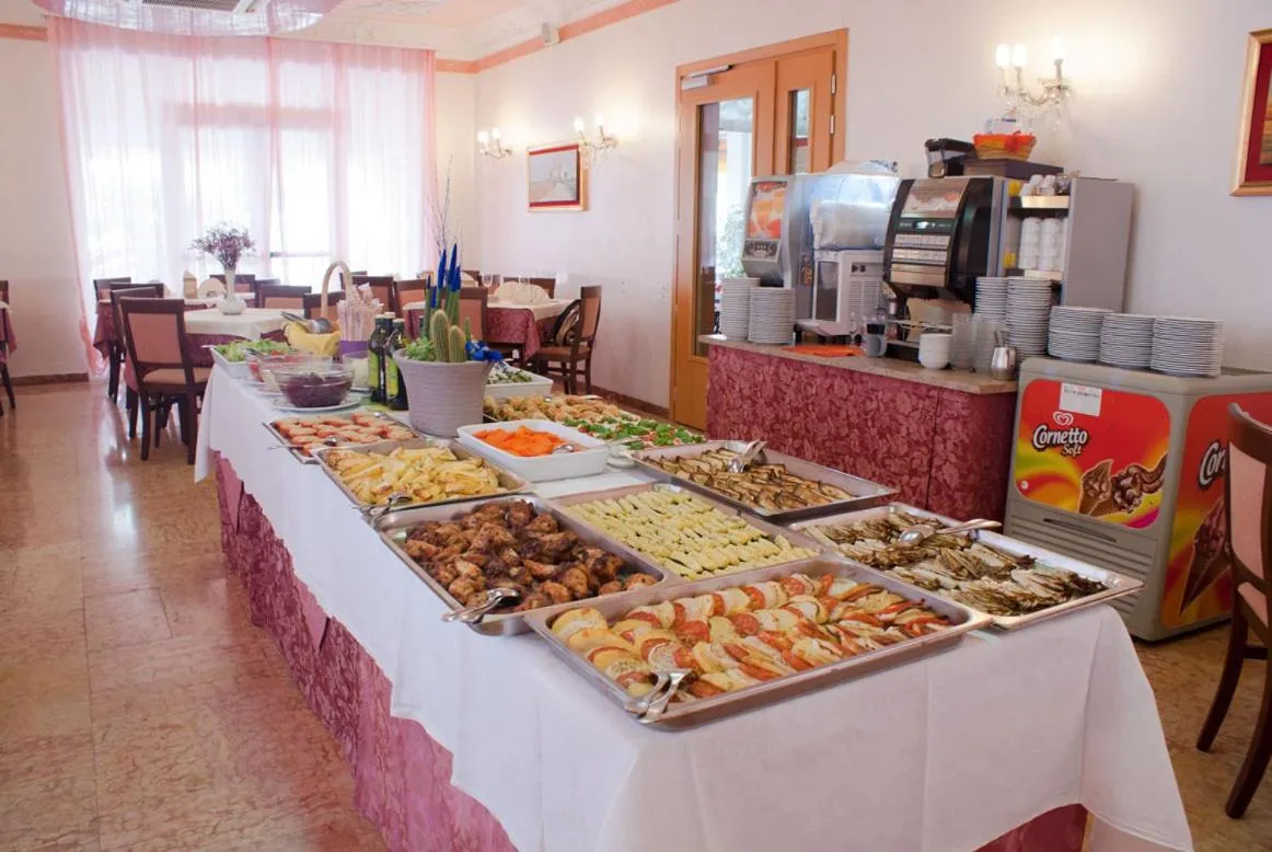 Lunch in Hotel Kennedy