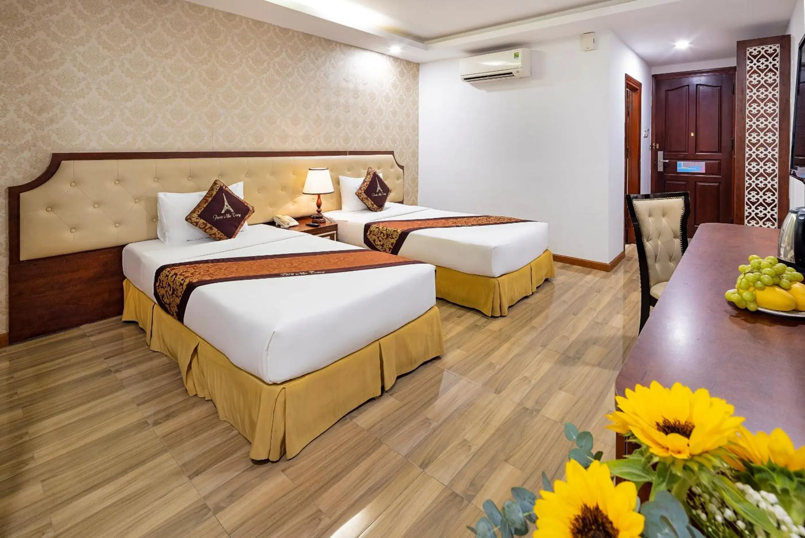 Deluxe Twin Room with City View in Paris Luxury Hotel & Apartment Nha Trang Deluxe Twin Room with City View in Paris Luxury Hotel & Apartment Nha Trang