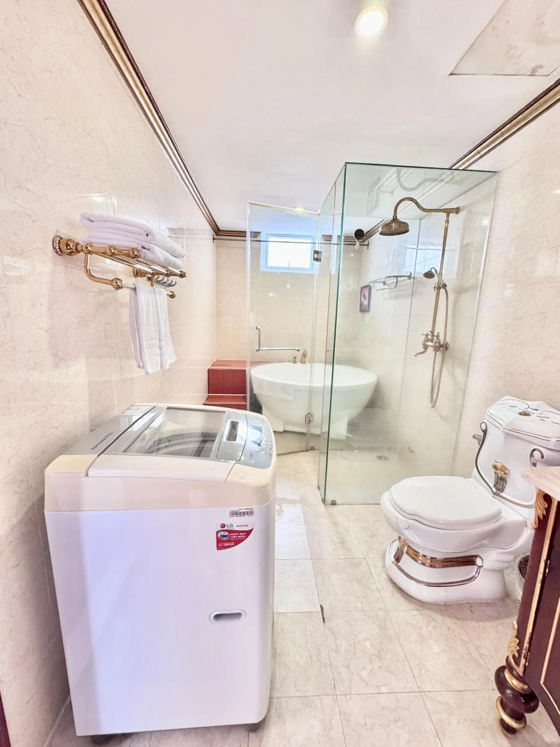 Shower in Paris Luxury Hotel & Apartment Nha Trang
