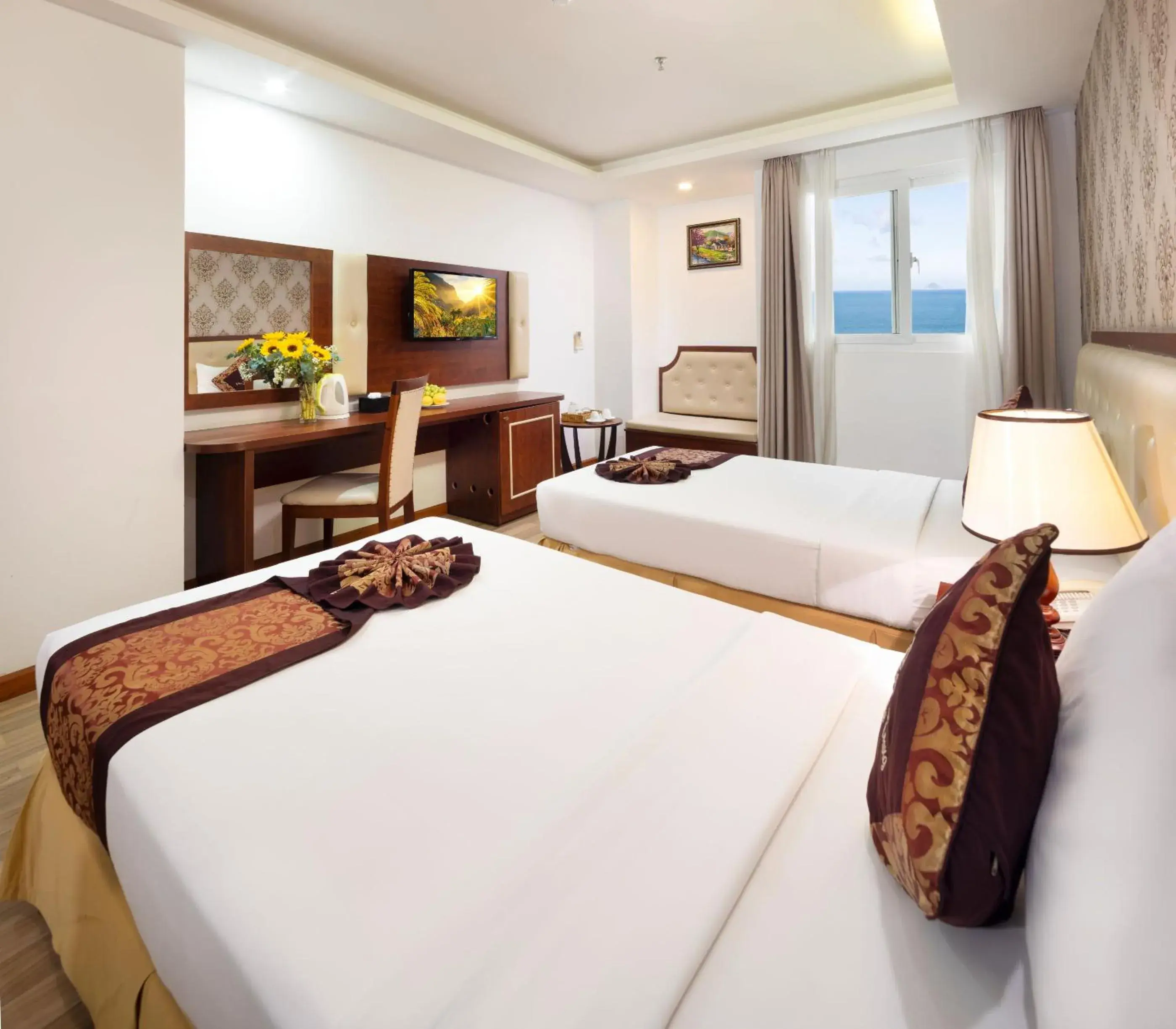 Deluxe Twin Room with Sea View in Paris Luxury Hotel & Apartment Nha Trang Deluxe Twin Room with Sea View in Paris Luxury Hotel & Apartment Nha Trang