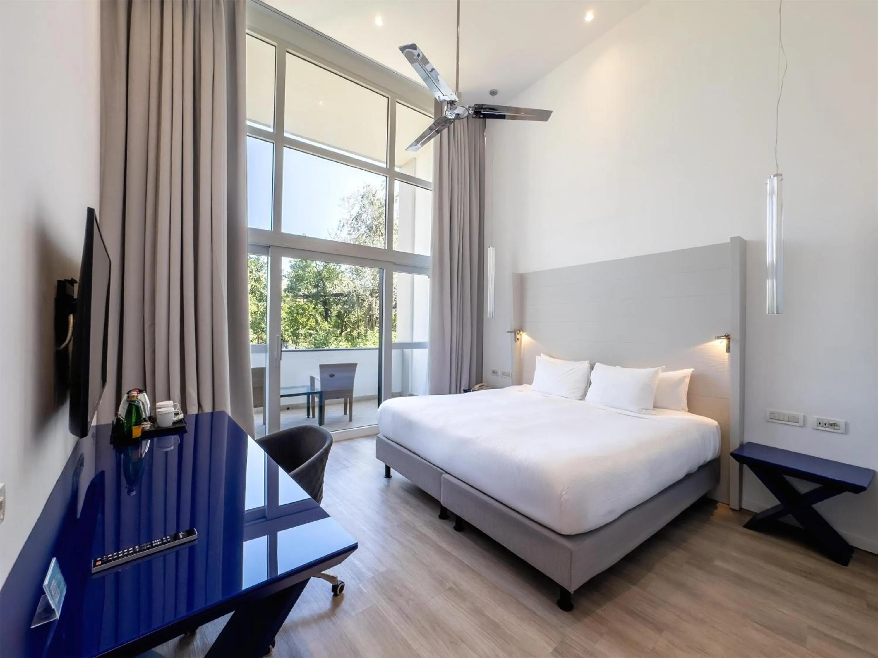 View (from property/room), Bed in Hilton Sorrento Palace