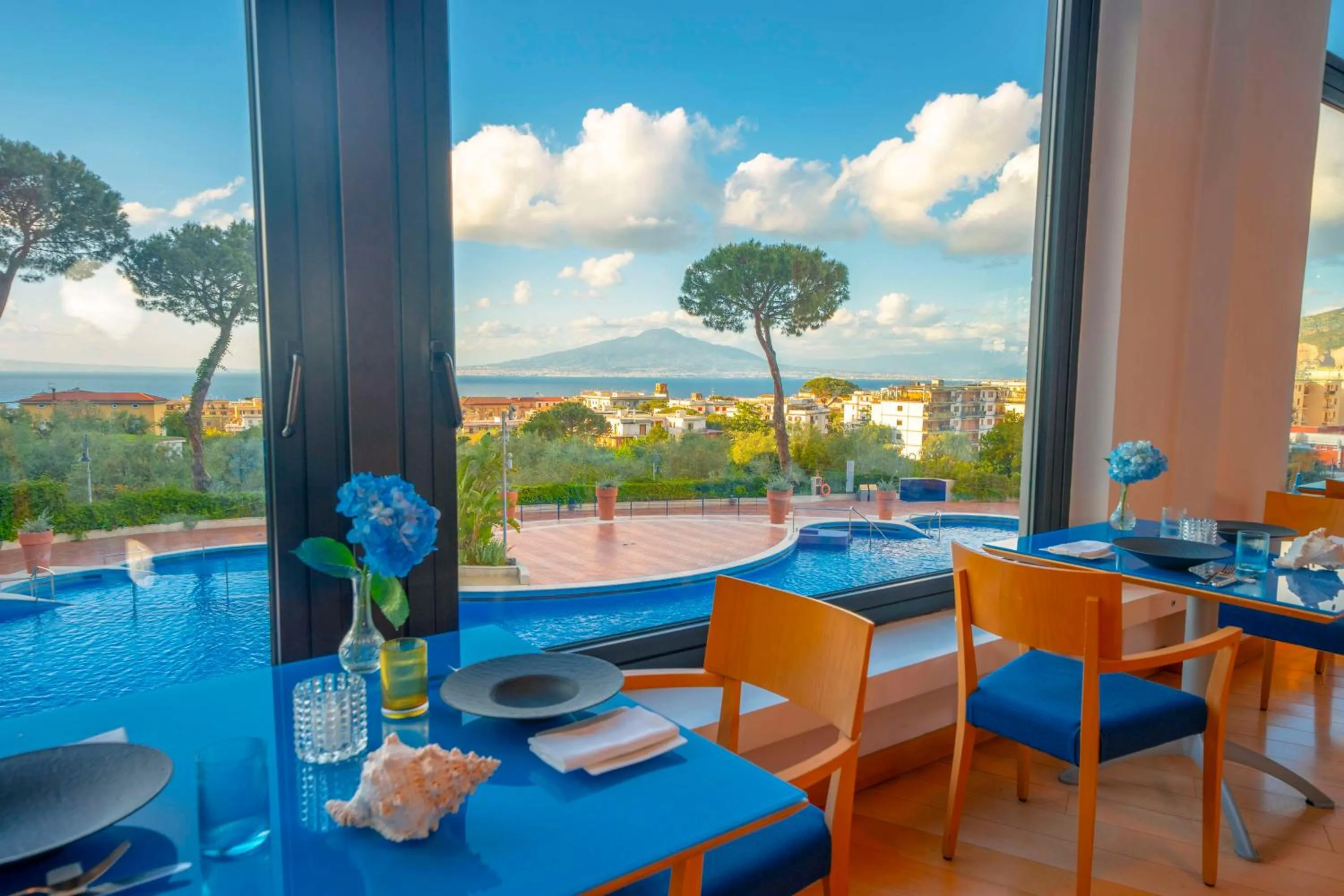 Restaurant/places to eat in Hilton Sorrento Palace