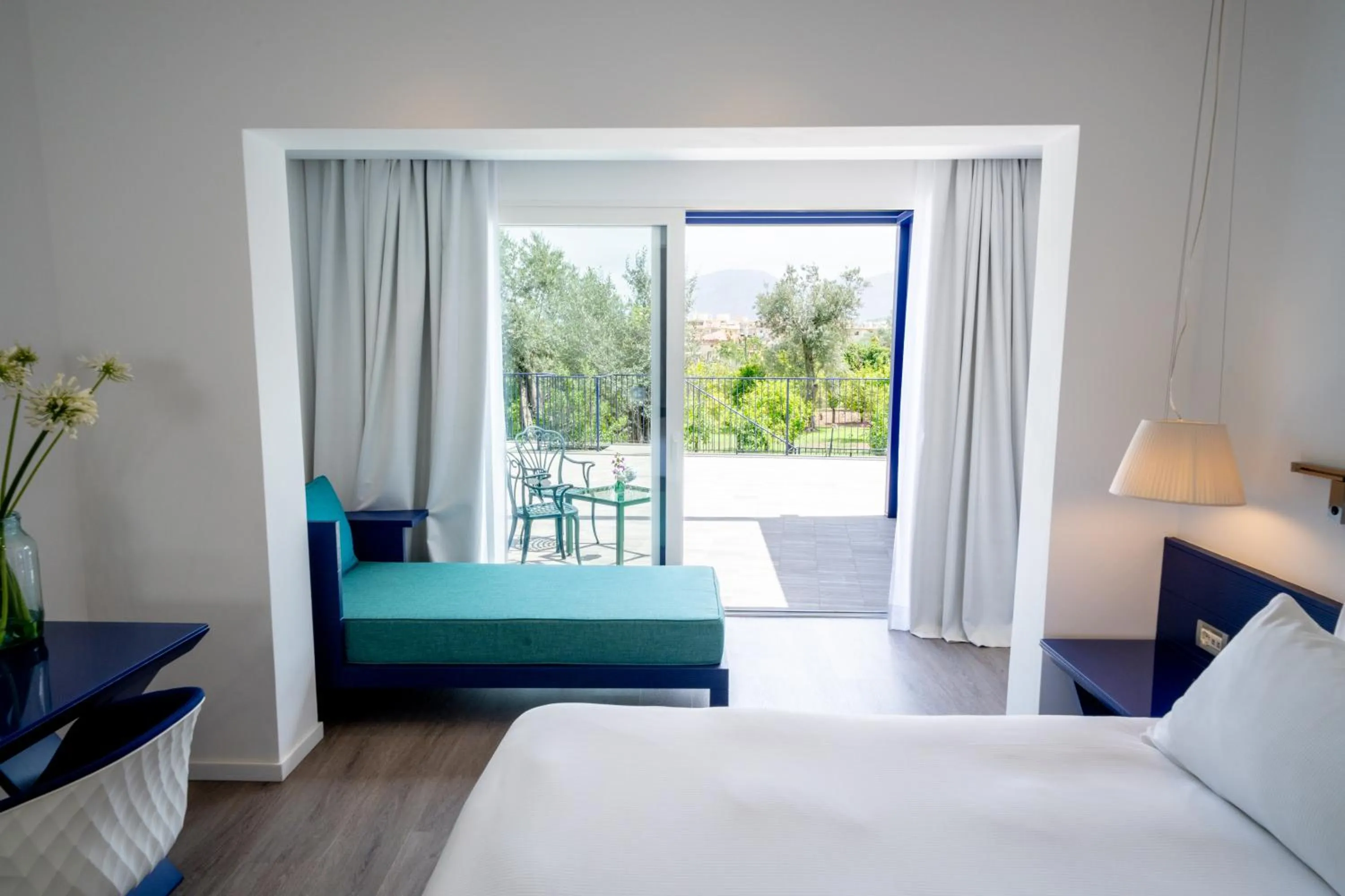 View (from property/room), Bed in Hilton Sorrento Palace