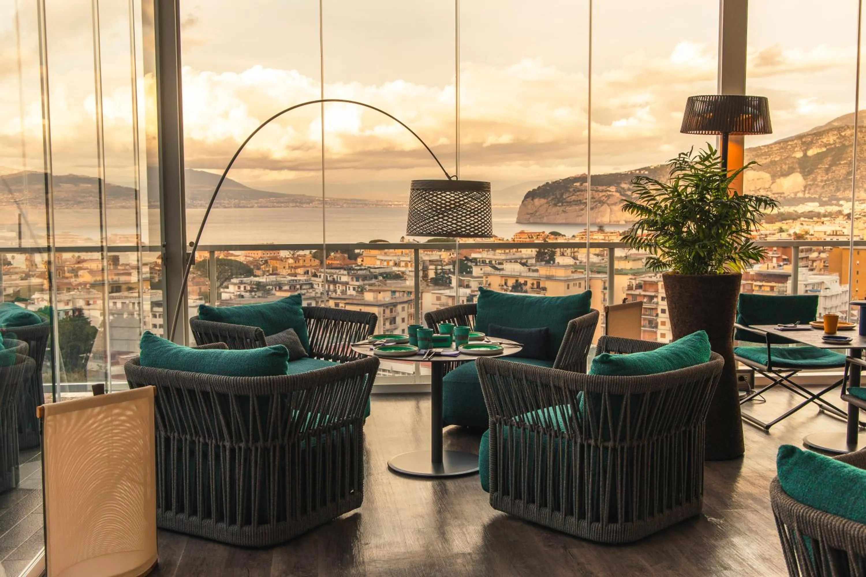 Restaurant/places to eat in Hilton Sorrento Palace