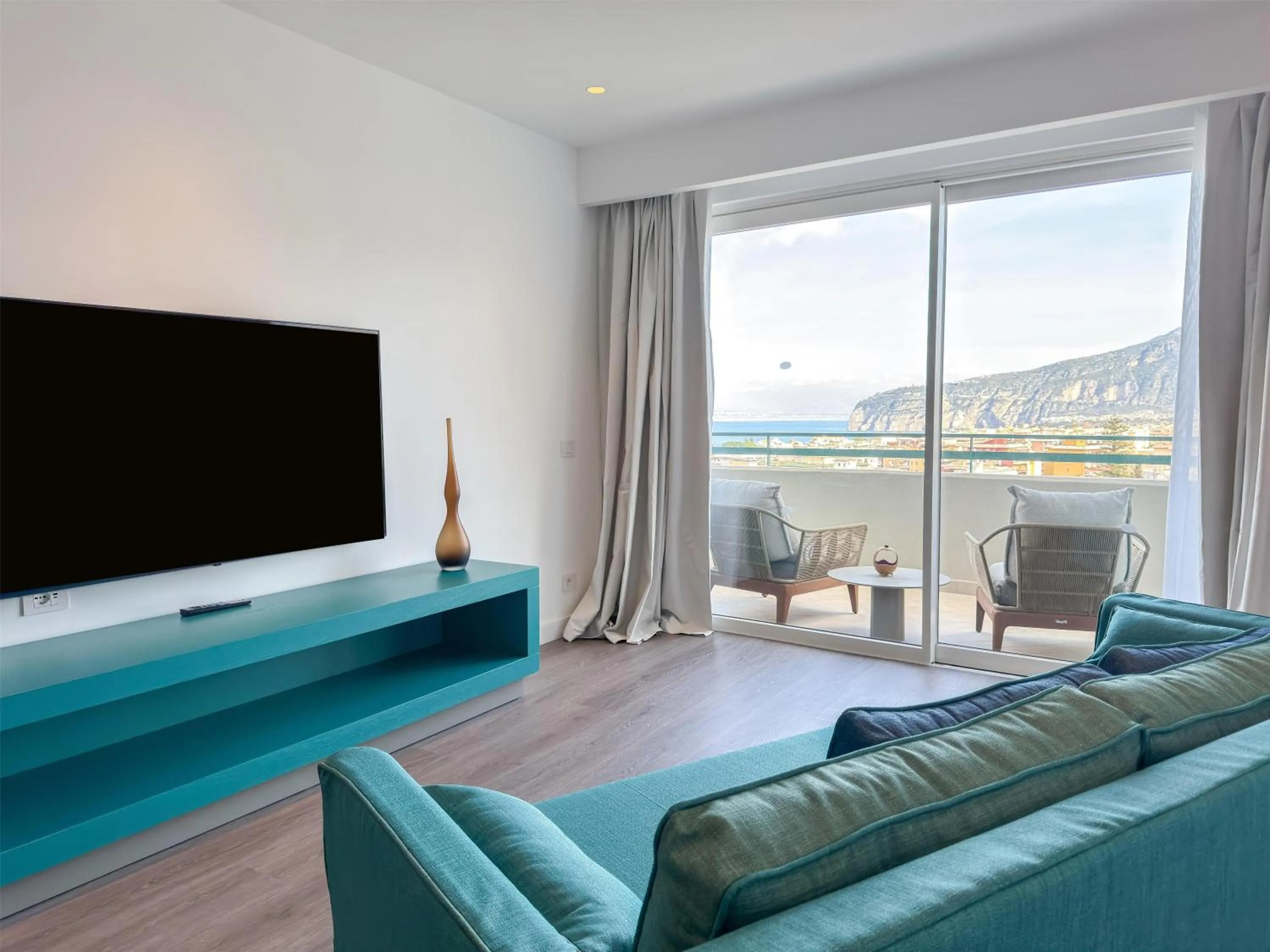 TV and multimedia in Hilton Sorrento Palace