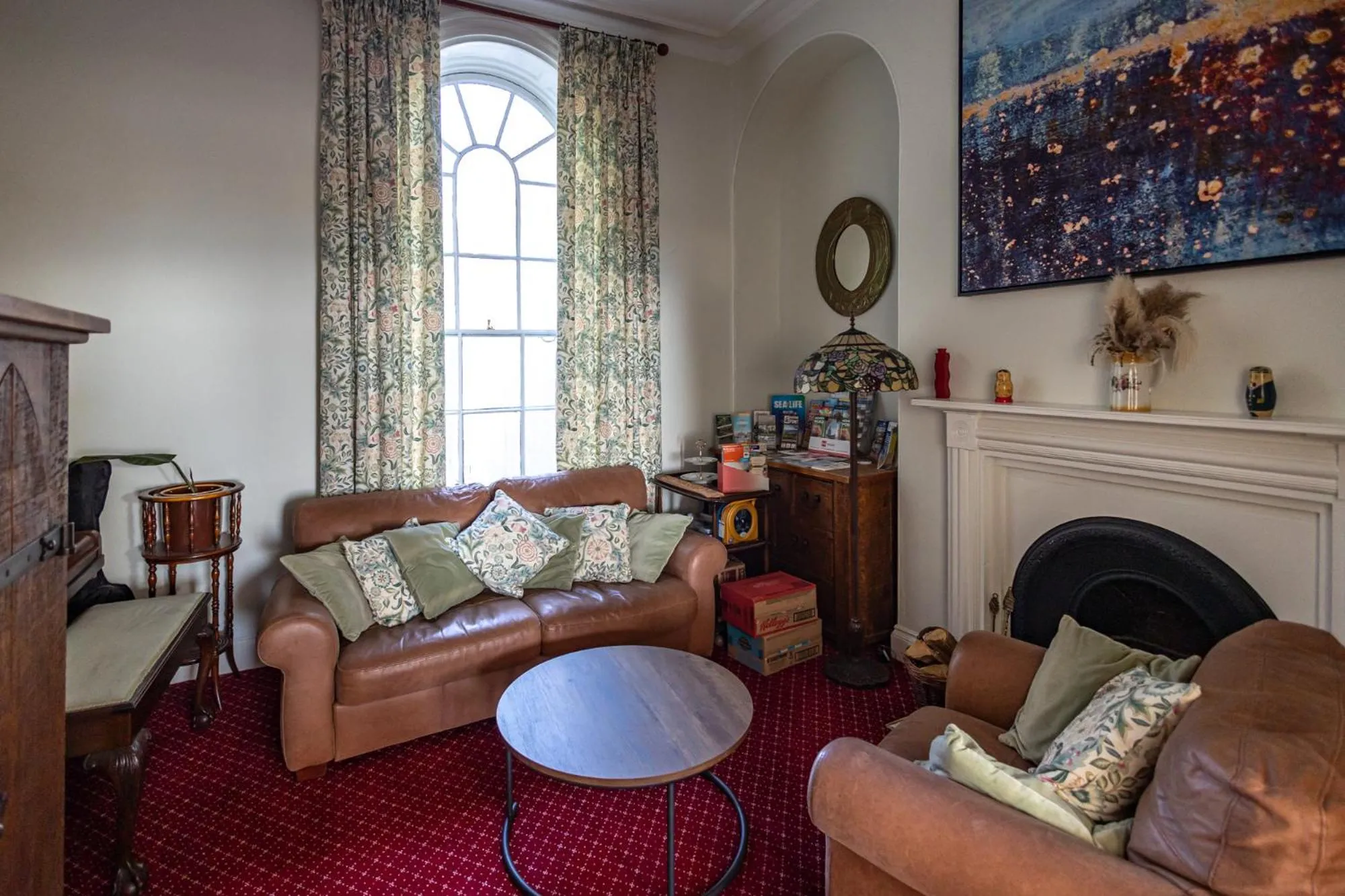 Communal lounge/ TV room in Gresham Guest House