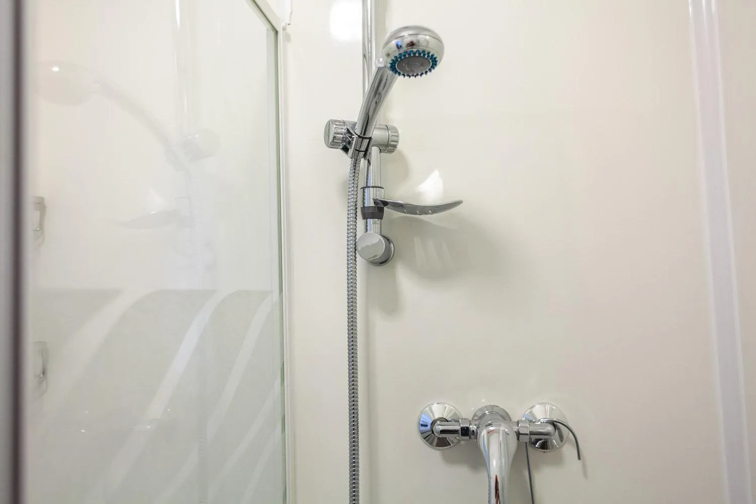 Shower in Gresham Guest House