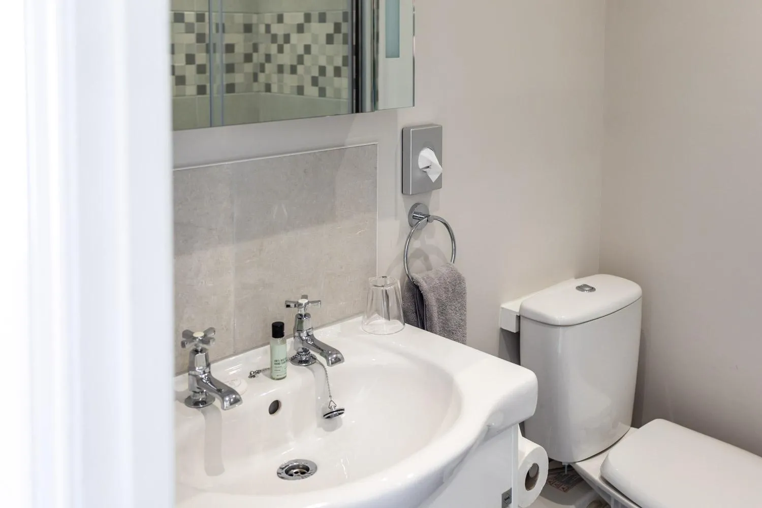 Bathroom in Gresham Guest House