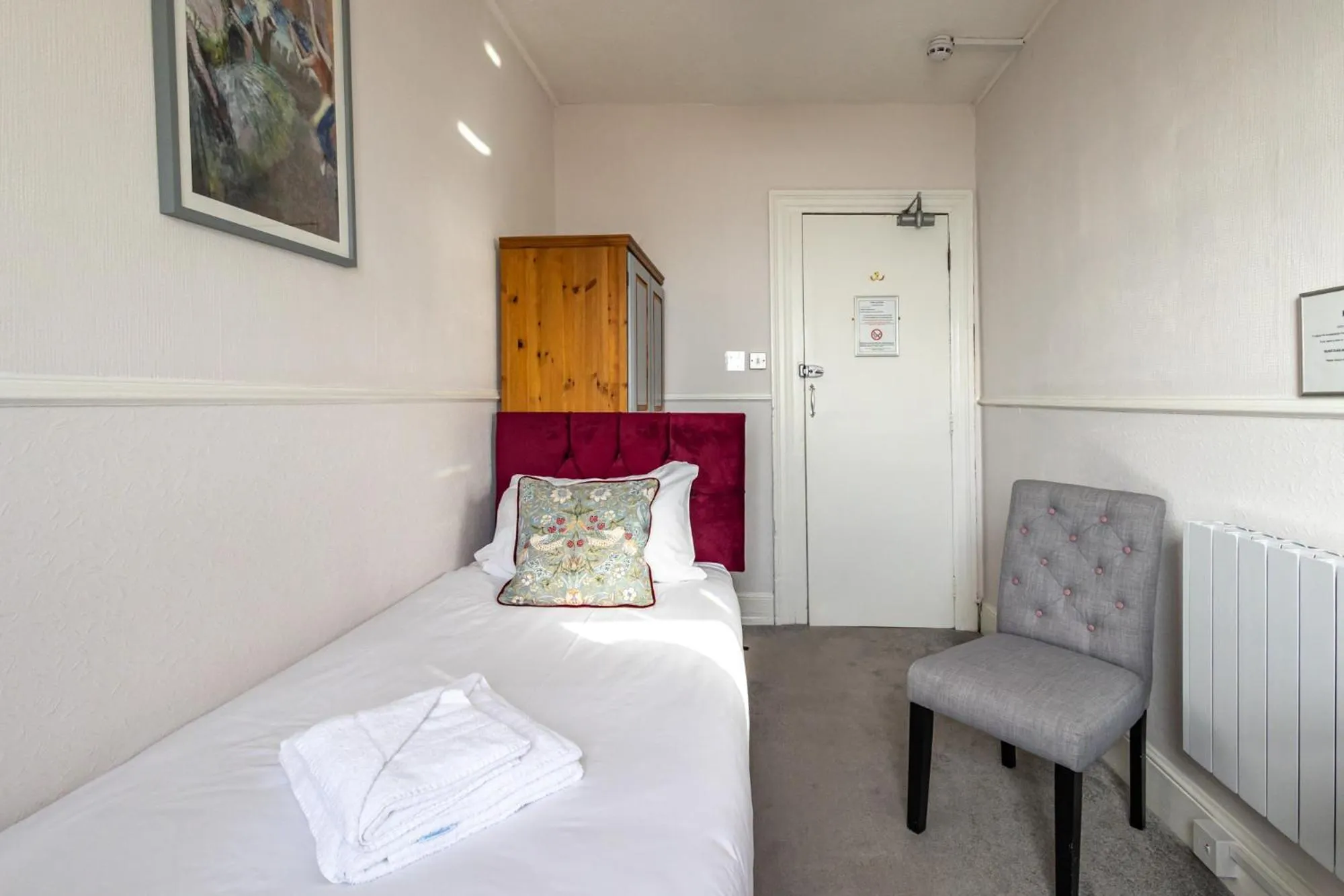 Bedroom, Bed in Gresham Guest House