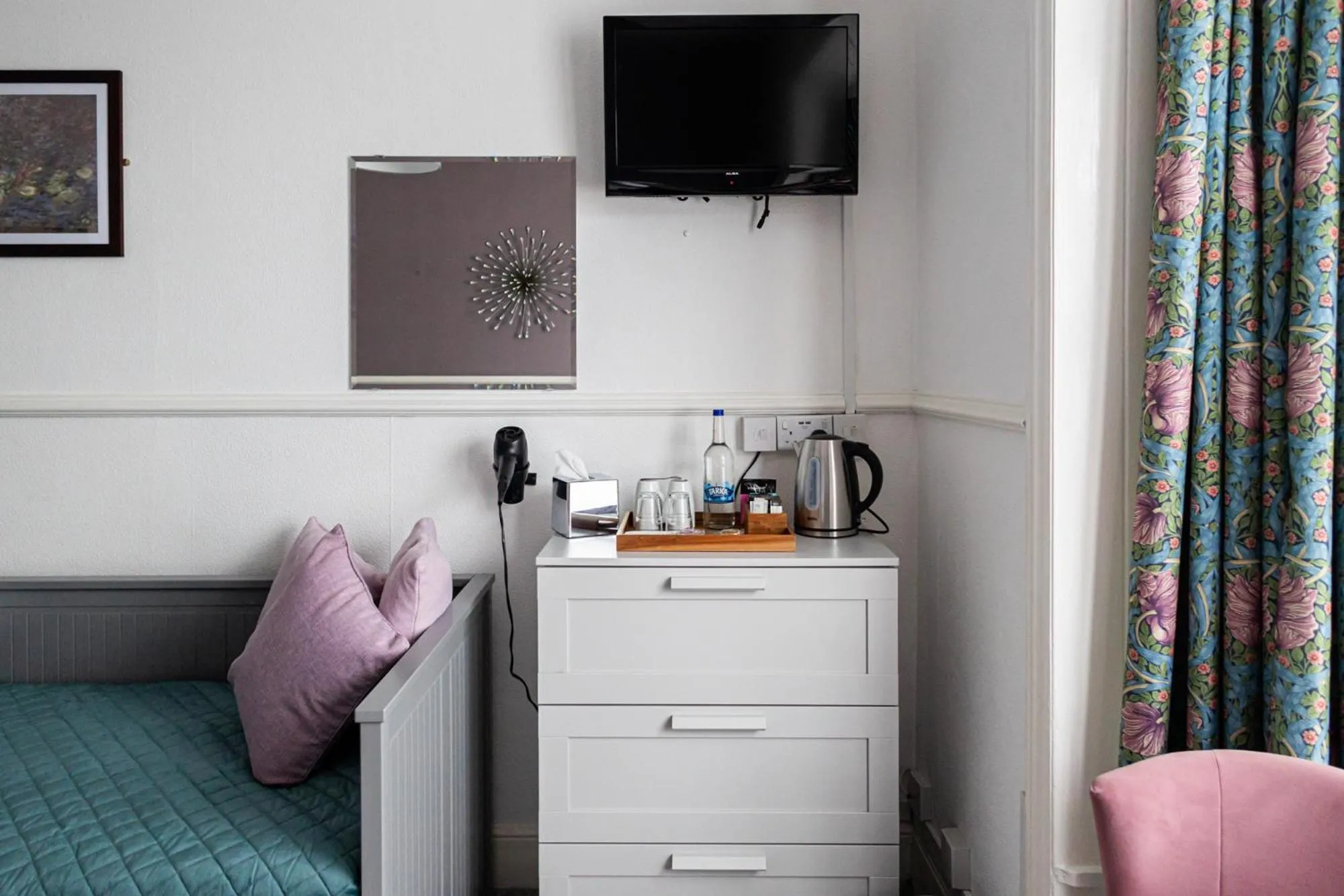 Coffee/tea facilities in Gresham Guest House