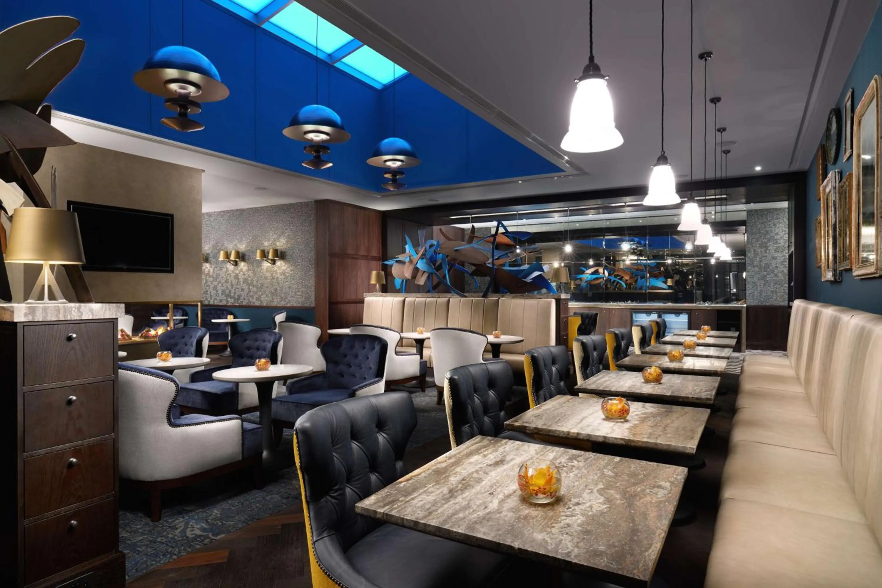 Lounge or bar in Hilton London Bankside