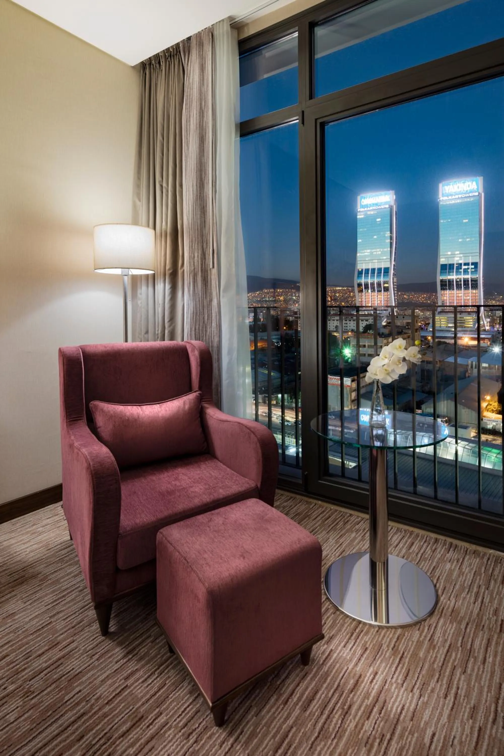 Seating area in Hilton Garden Inn Izmir Bayrakli