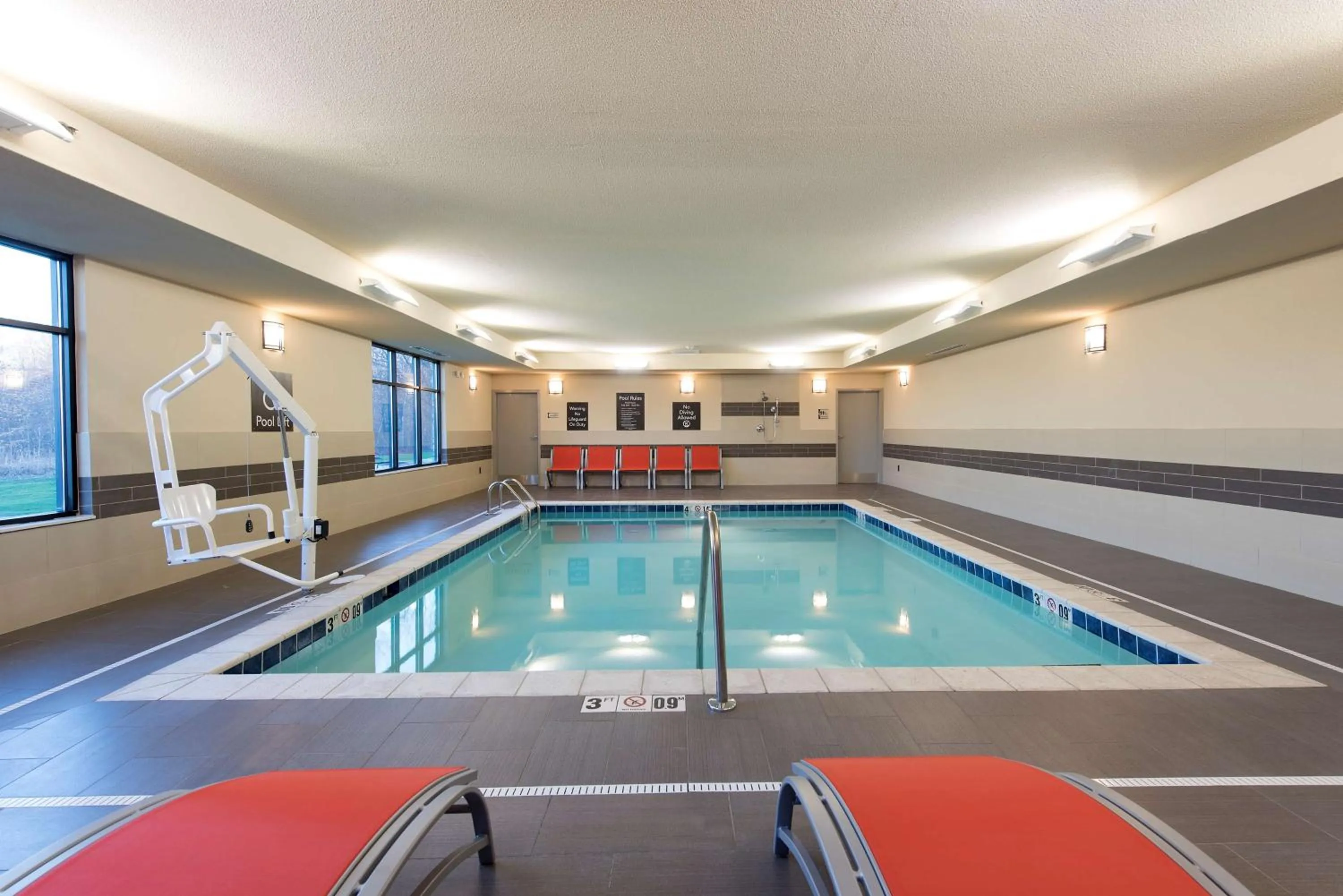 Pool view in Homewood Suites by Hilton Cleveland/Sheffield