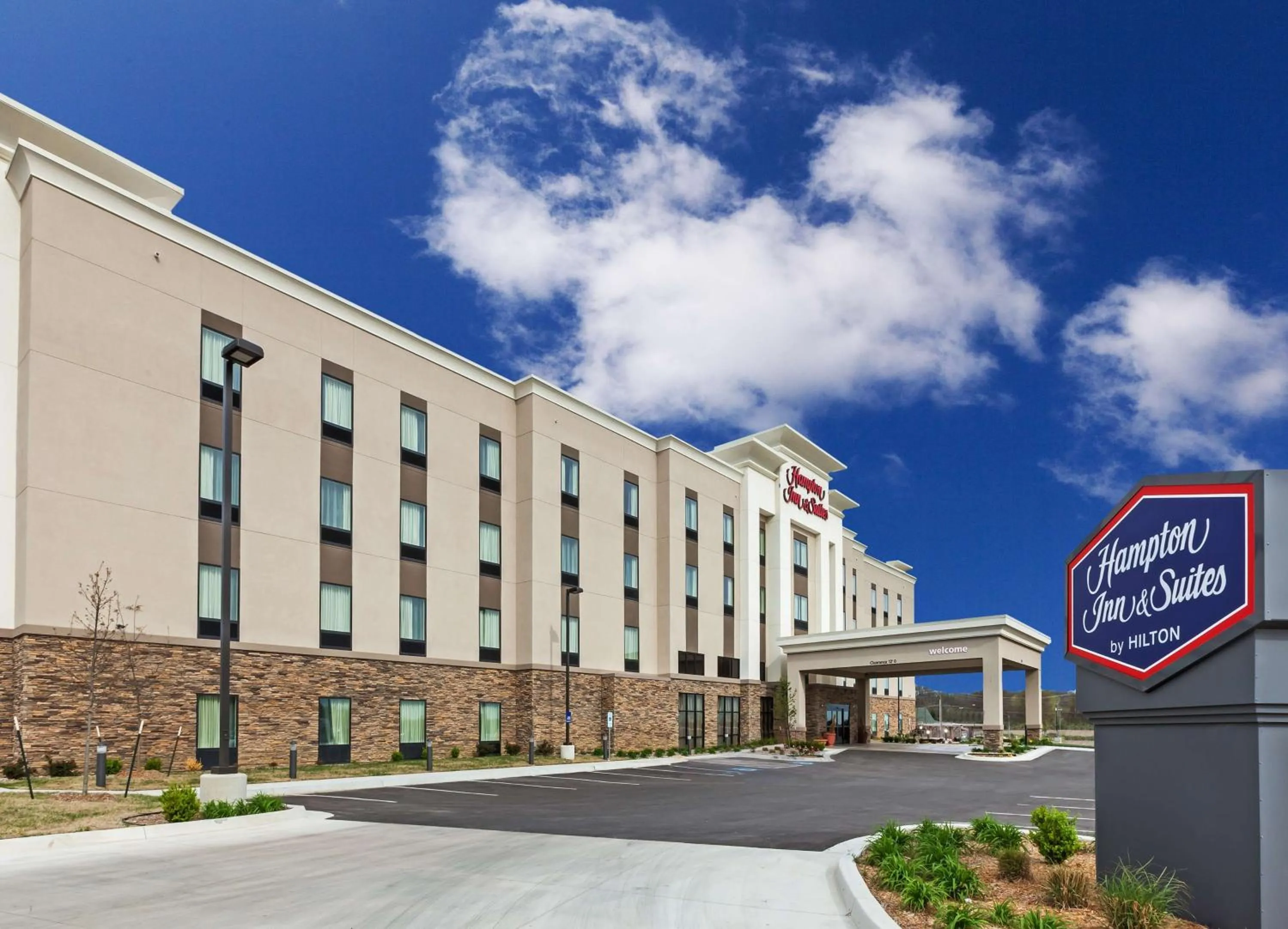 Property building in Hampton Inn & Suites Claremore