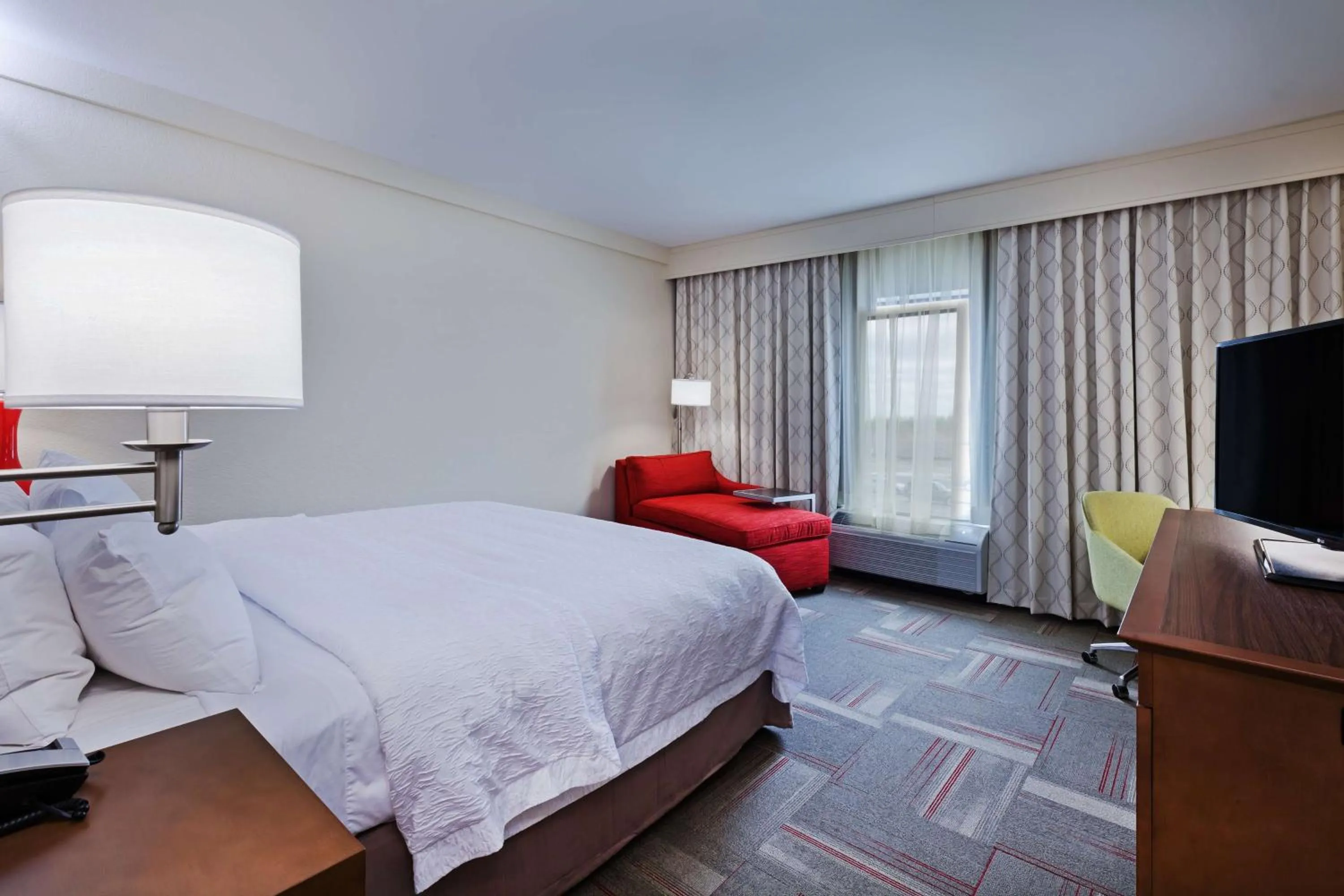 Bed in Hampton Inn & Suites Claremore