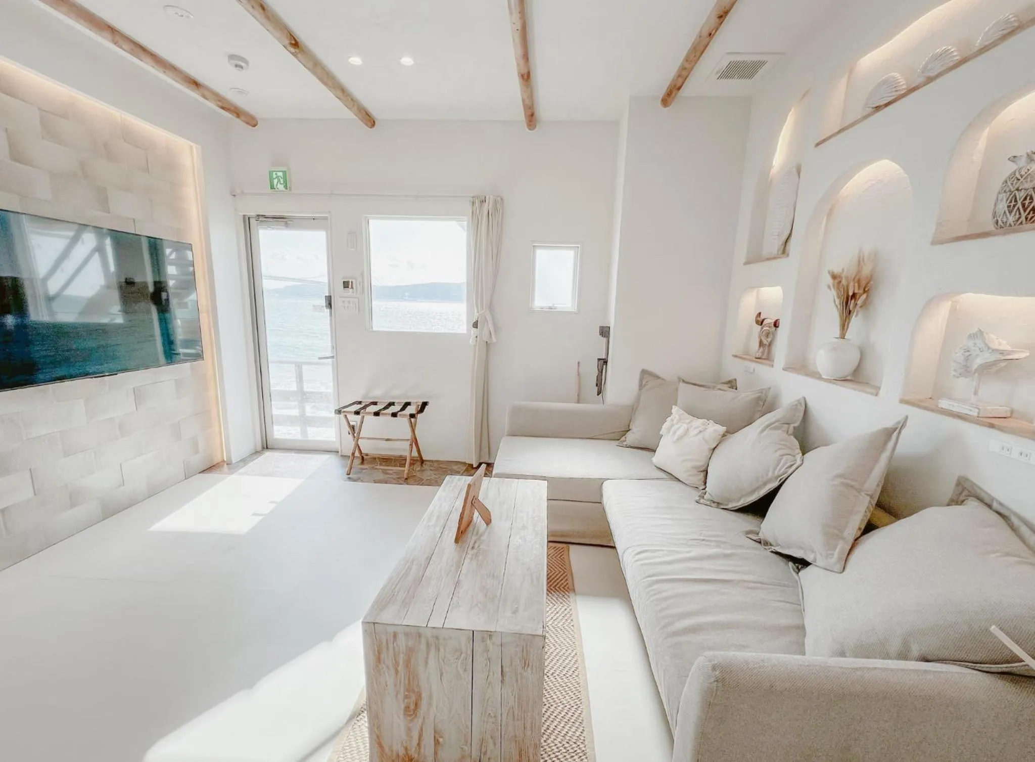 Living room, Bed in BeachHouse Geragera